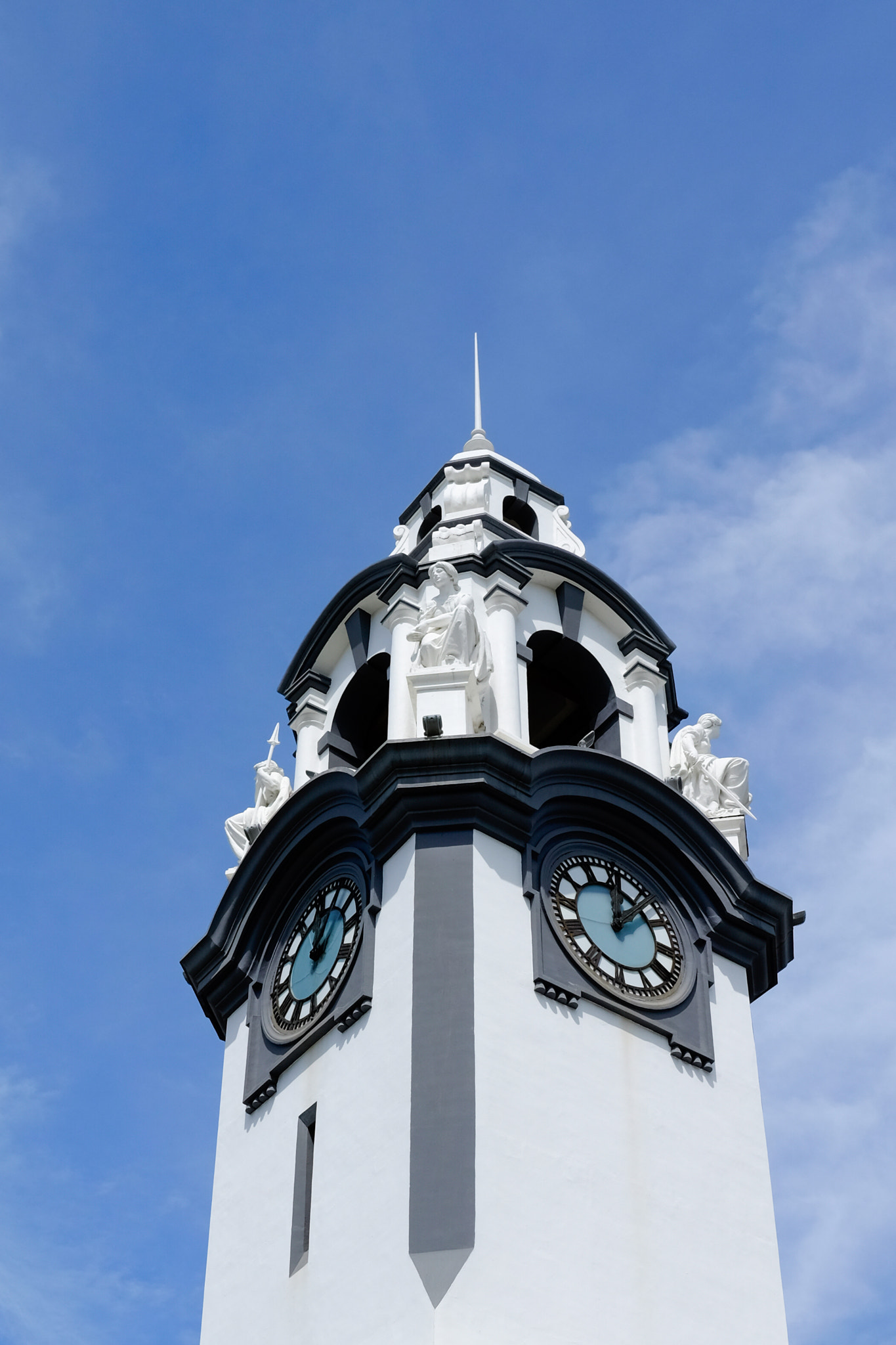 Fujifilm X-T10 + Fujifilm XF 23mm F2 R WR sample photo. Birch memorial  clock tower photography