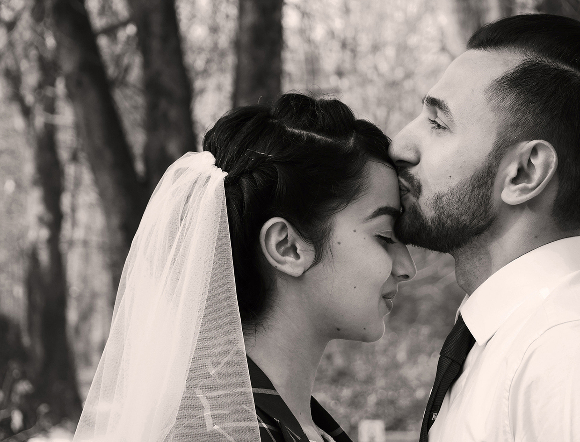 LUMIX G VARIO 12-60/F3.5-5.6 sample photo. Kiss on the forehead photography