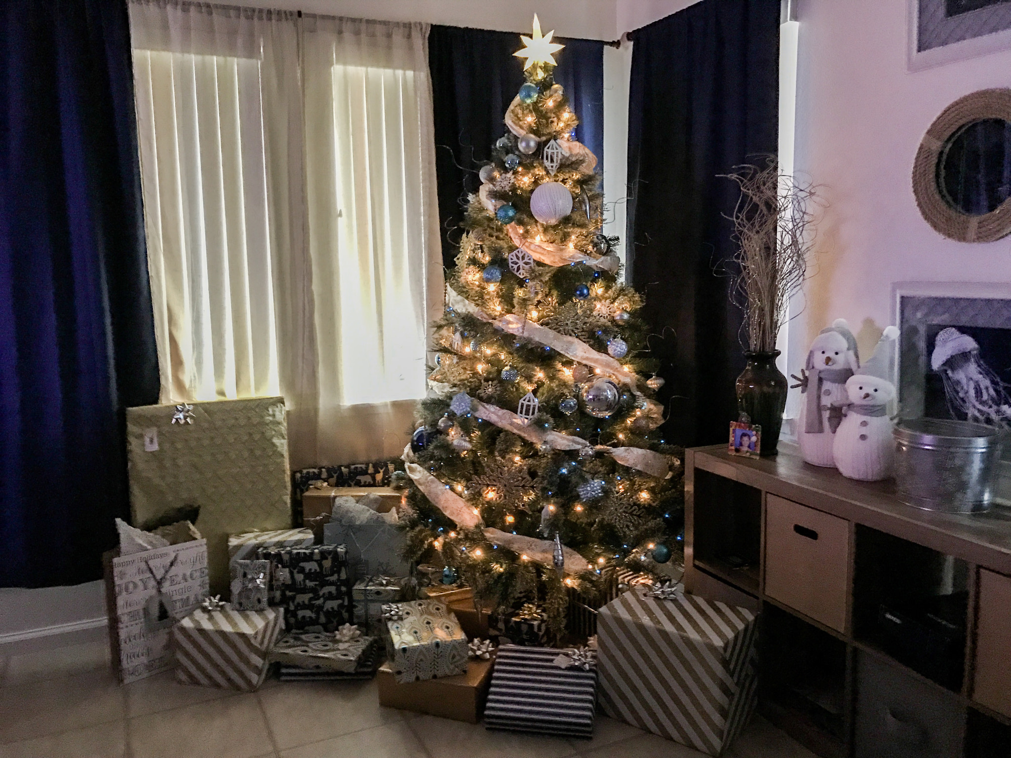 Apple iPhone 7 Plus sample photo. Christmas at home photography