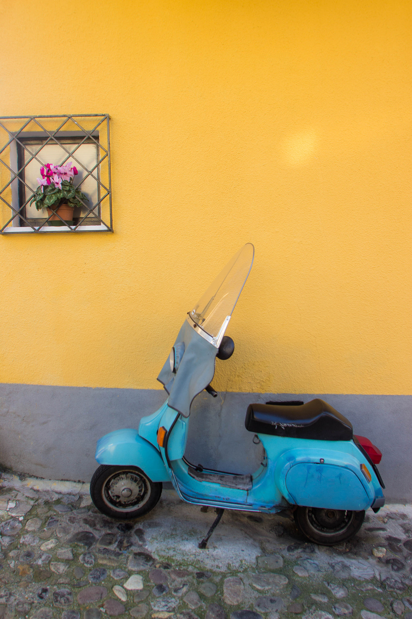 Canon EF 17-35mm f/2.8L sample photo. Scooter contrast photography