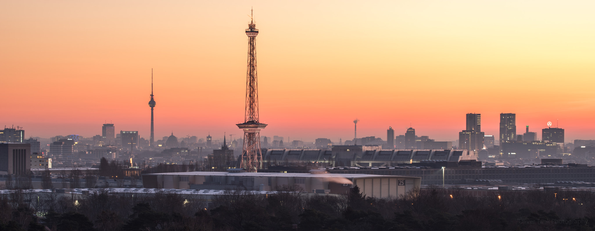 Pentax K-1 sample photo. Goldenhour berlin photography