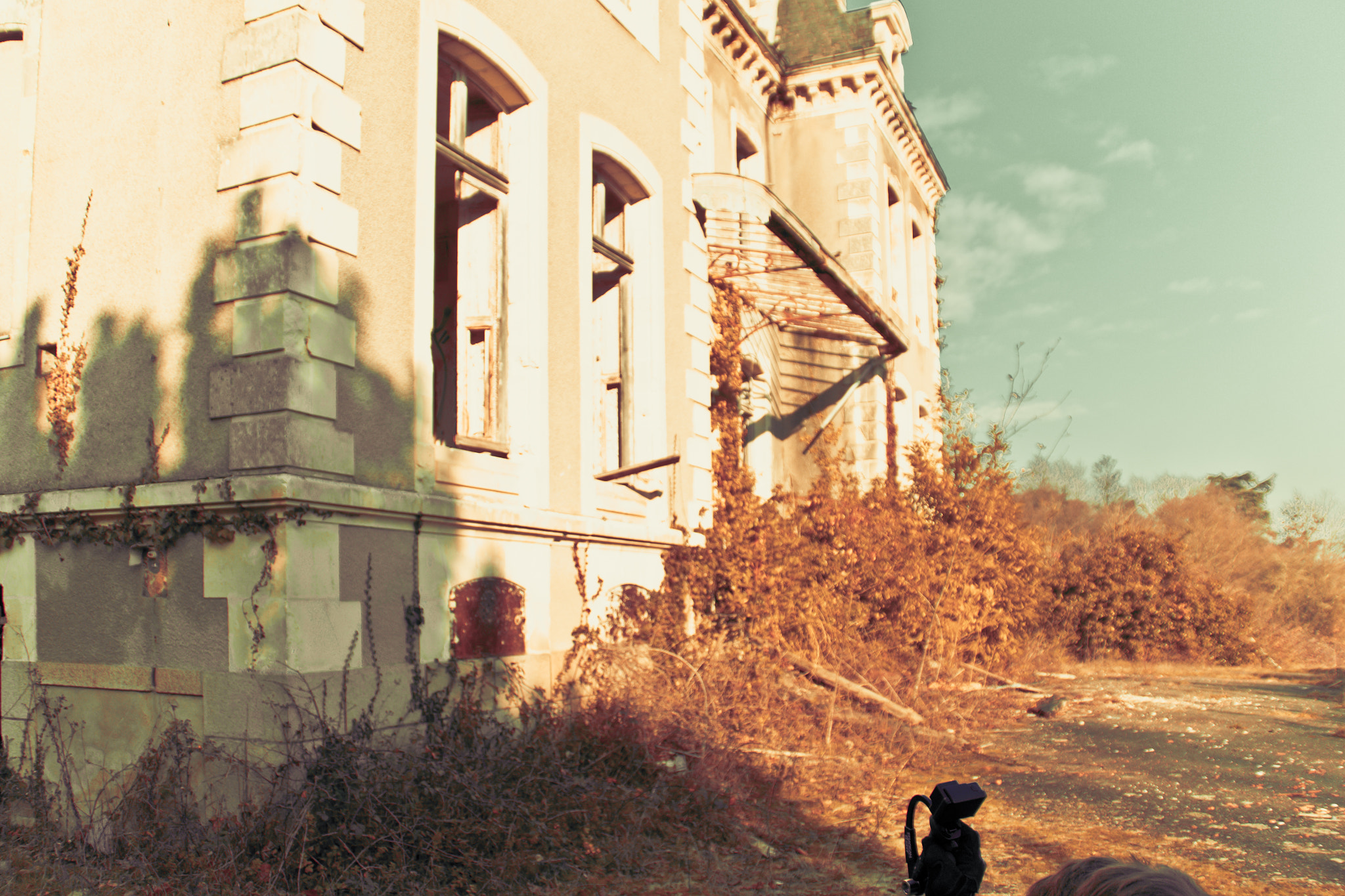 Canon EOS 100D (EOS Rebel SL1 / EOS Kiss X7) sample photo. The facing of the building, urbex exploration photography