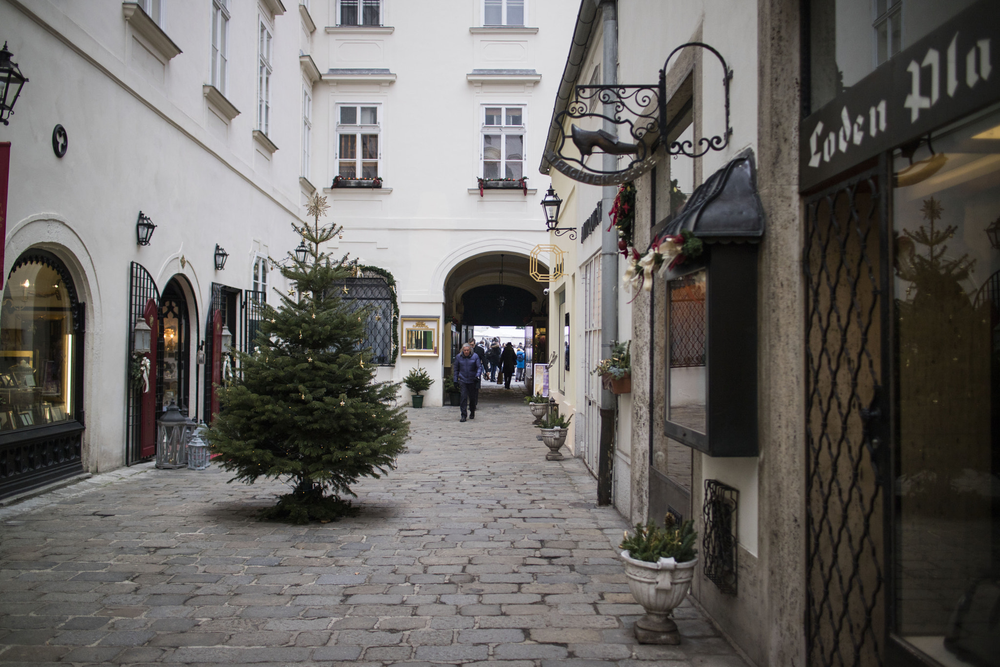 Canon EOS M3 + Canon EF-M 22mm F2 STM sample photo. Wien17122016_00001.jpg photography