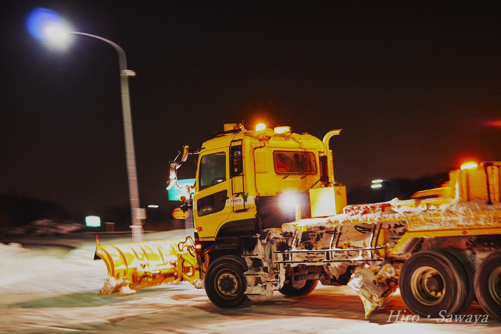 Sony SLT-A77 + Sony DT 35mm F1.8 SAM sample photo. Russel truck photography