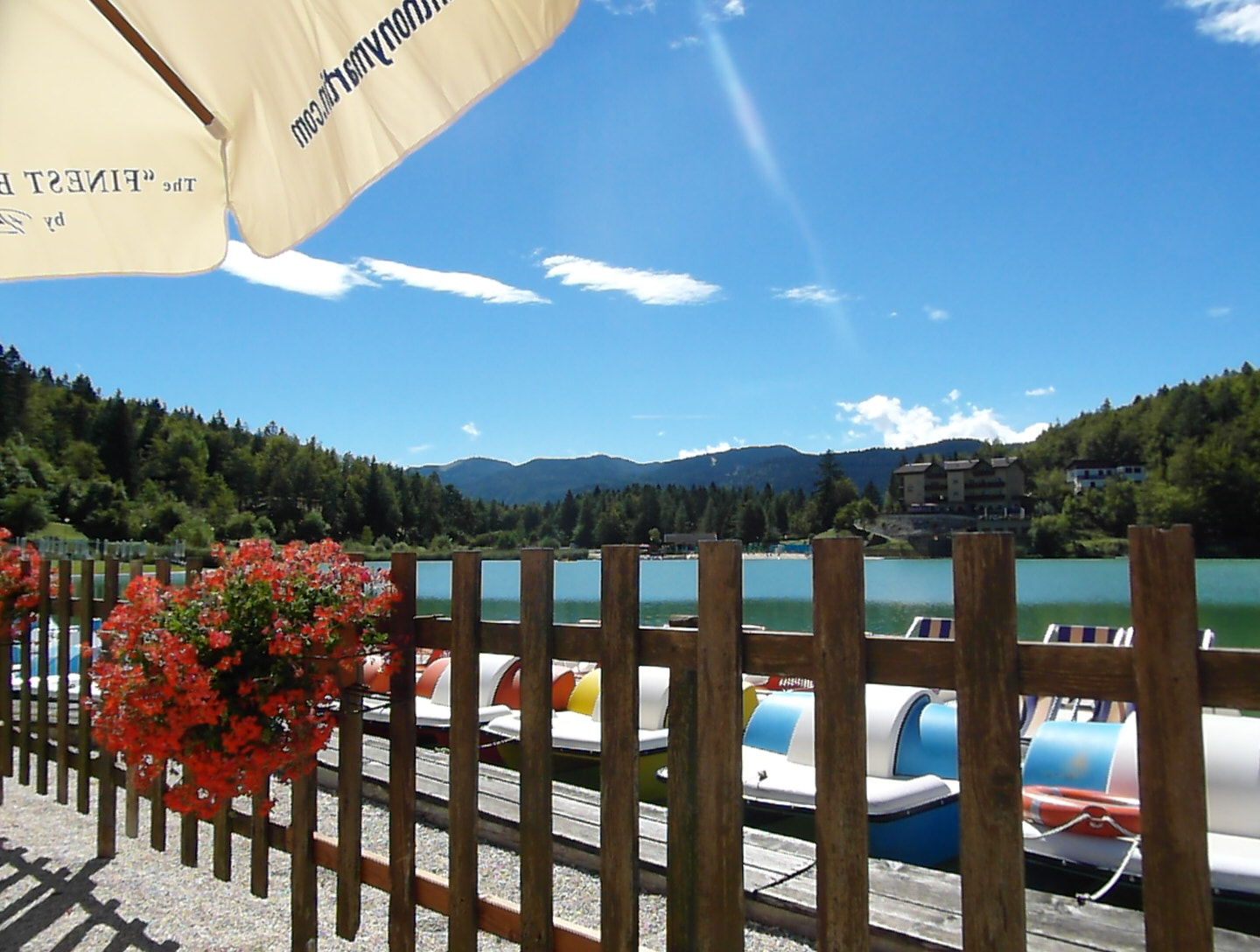 Samsung WB750 sample photo. Lake photography