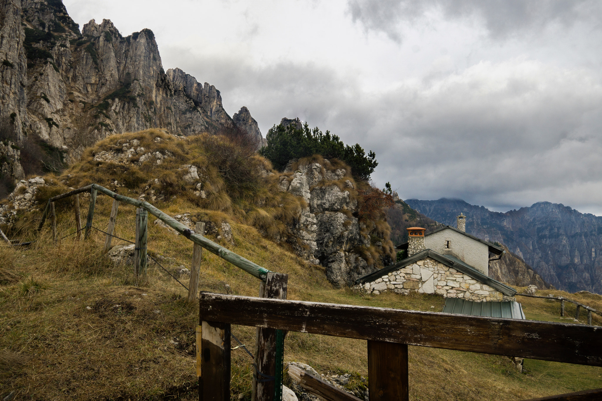 Sony a5100 + Sigma 19mm F2.8 EX DN sample photo. House photography