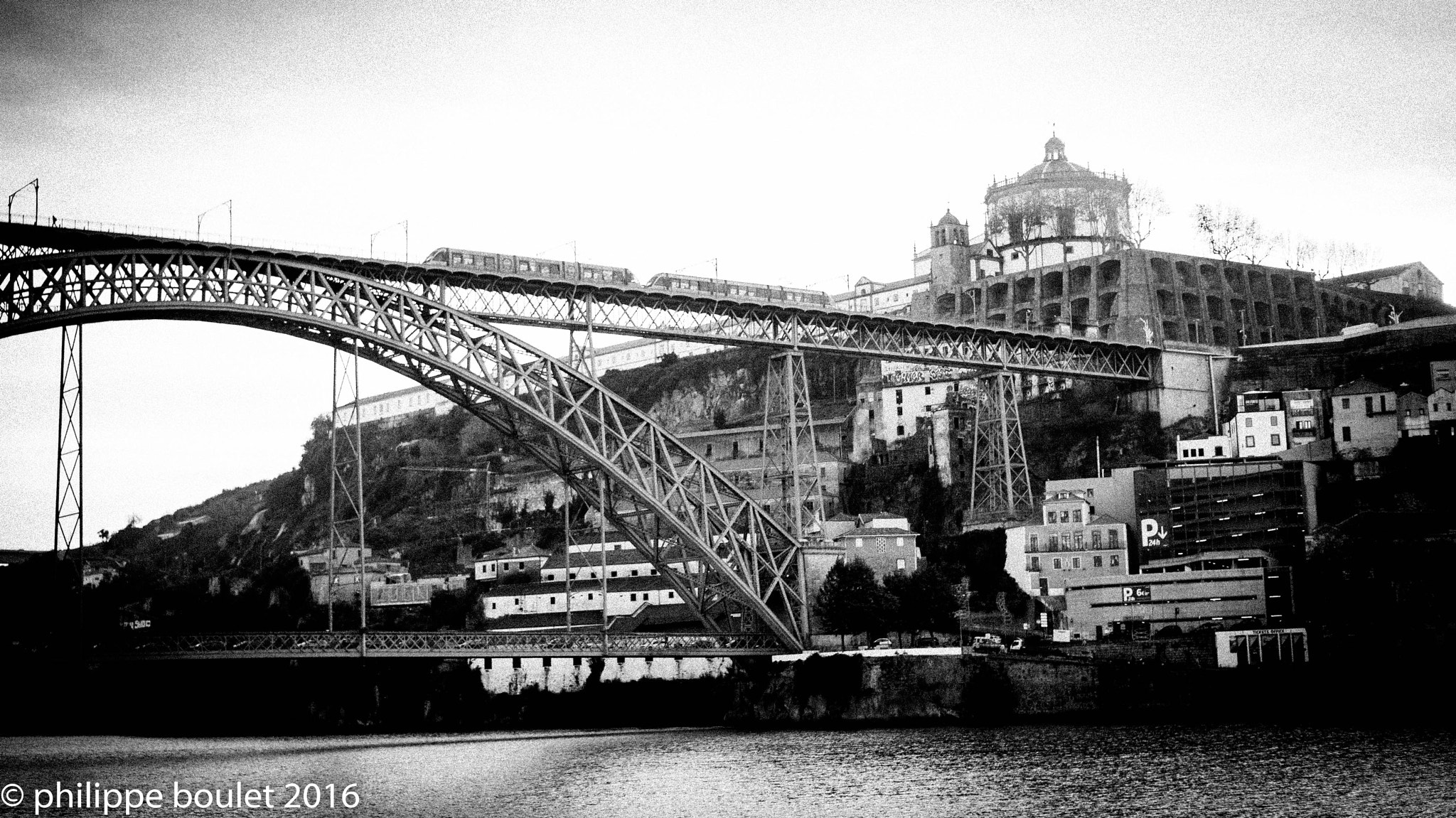 Sony a7 sample photo. Tram de porto photography