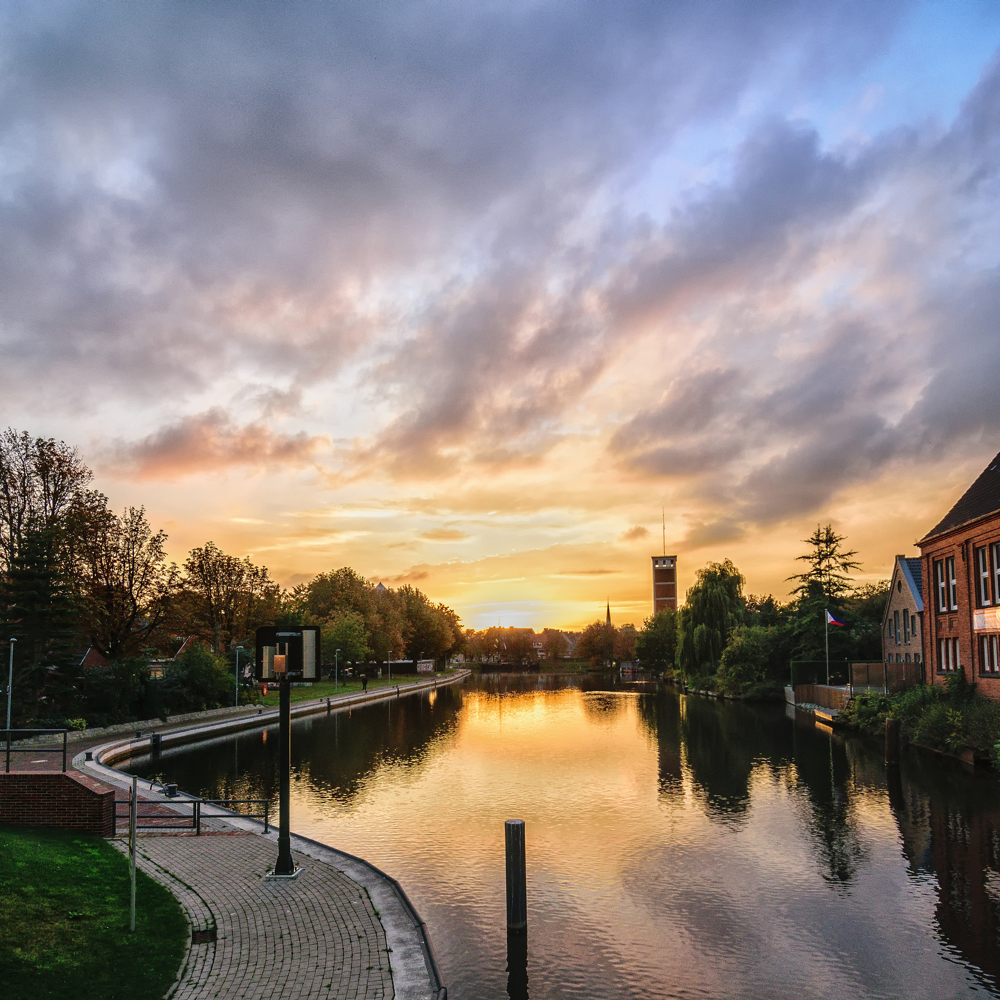 Tokina AT-X Pro 11-16mm F2.8 DX sample photo. Rotes siel emden city photography
