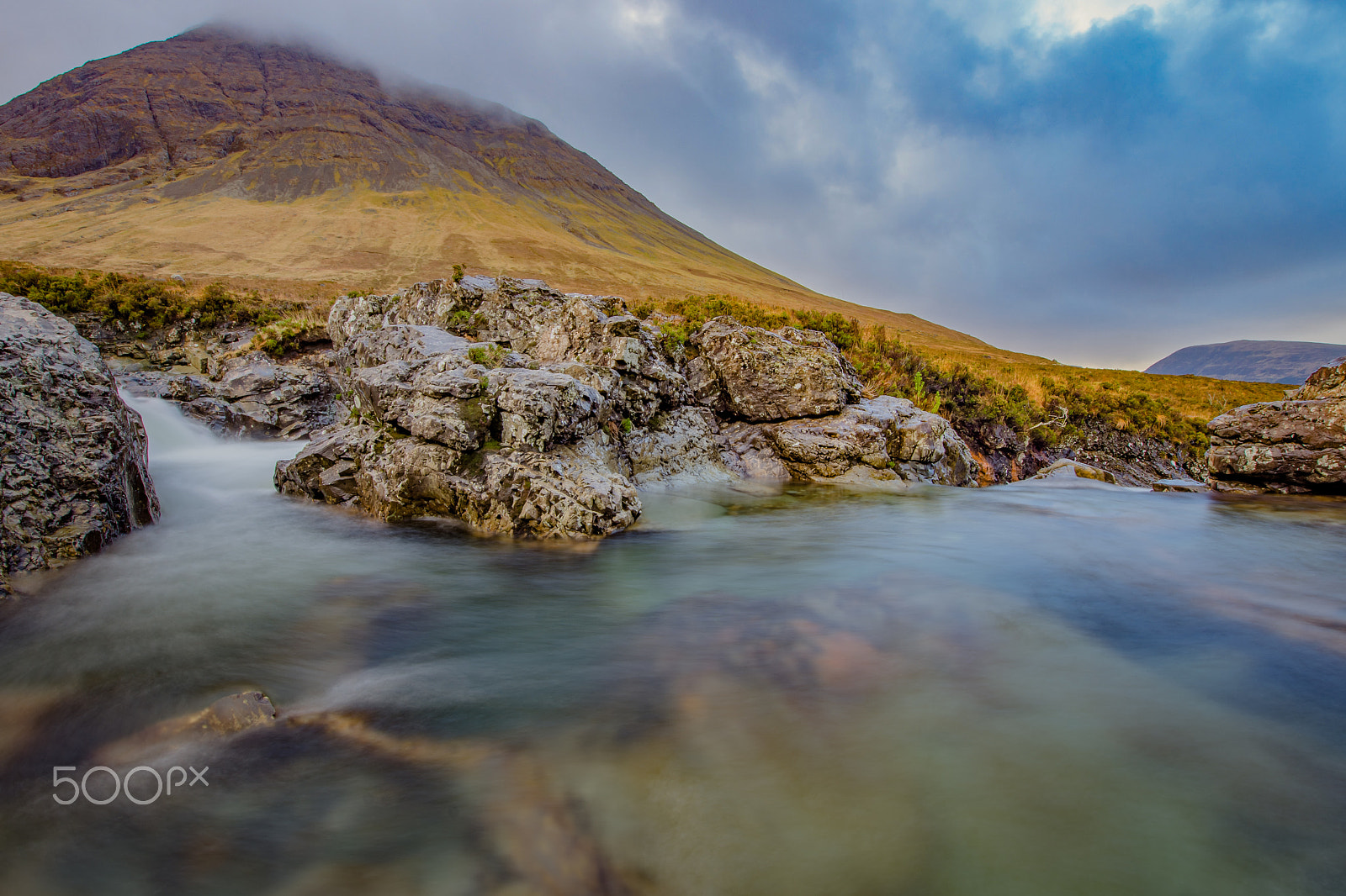 Samyang 14mm F2.8 ED AS IF UMC sample photo. From the pools photography