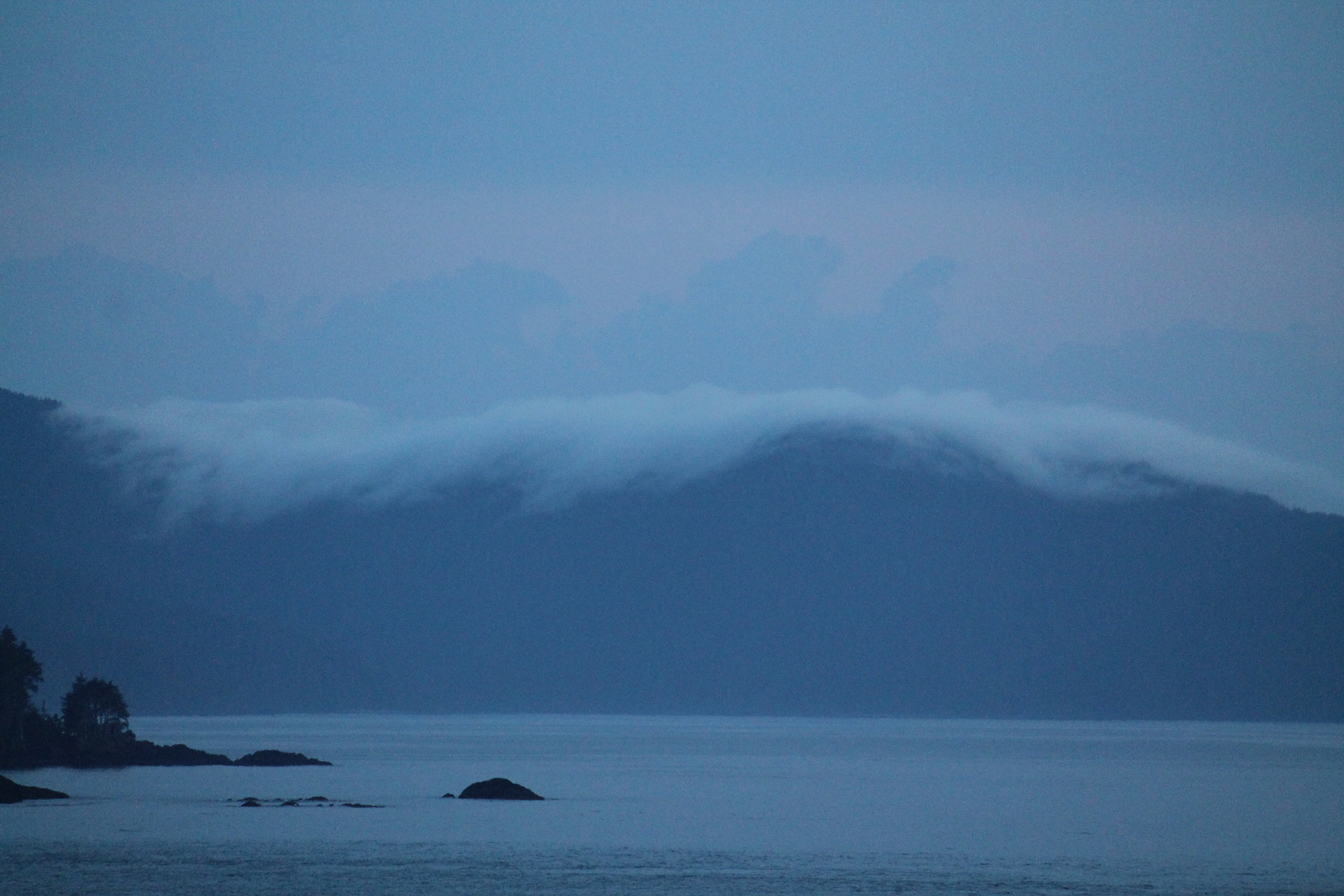 Canon EF-S 55-250mm F4-5.6 IS sample photo. Wave of fog photography
