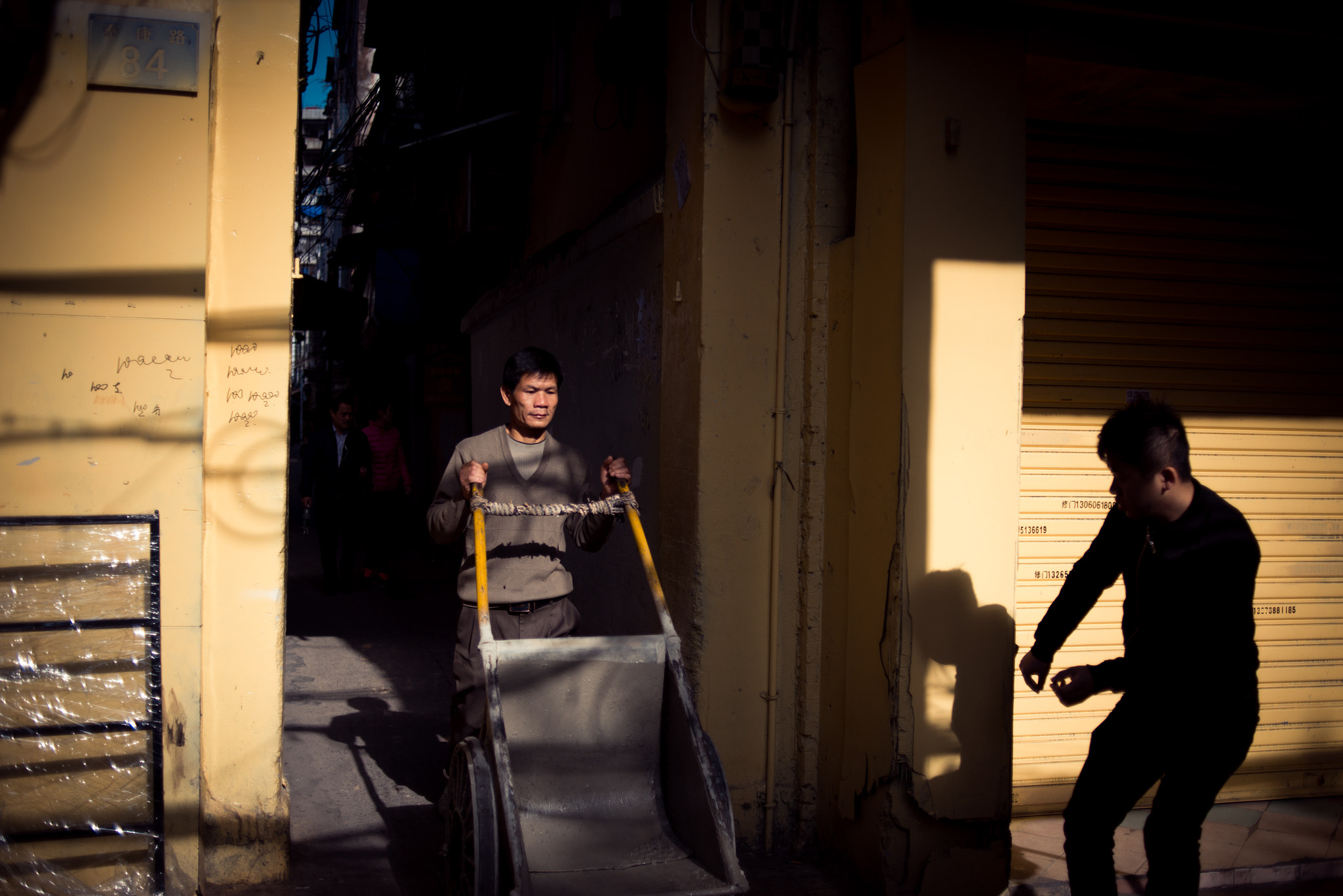Nikon D800 + AF Nikkor 35mm f/2 sample photo. Shock photography