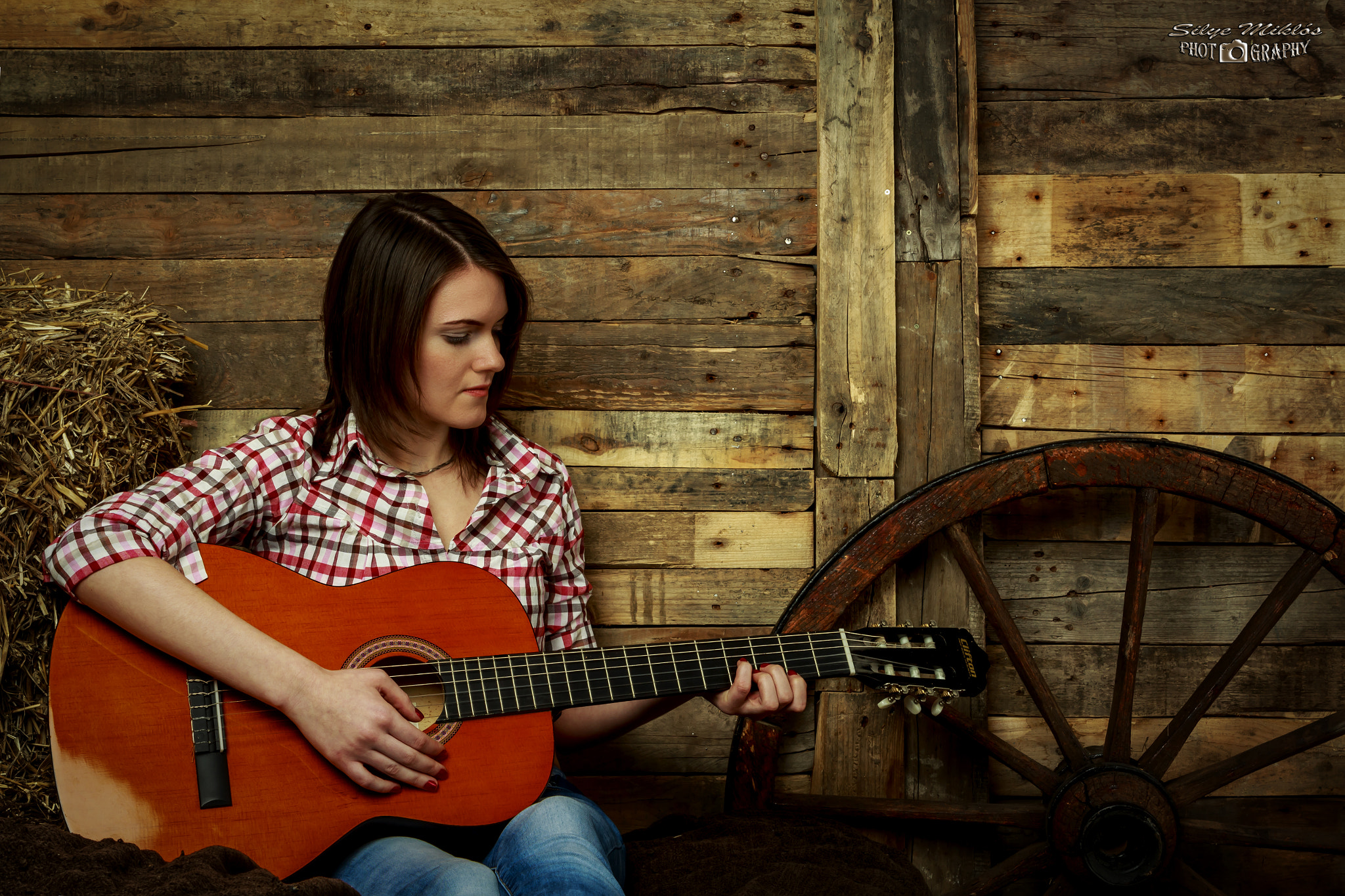 Canon EOS 700D (EOS Rebel T5i / EOS Kiss X7i) + Canon EF 24-70mm F2.8L USM sample photo. The musician cowgirl photography