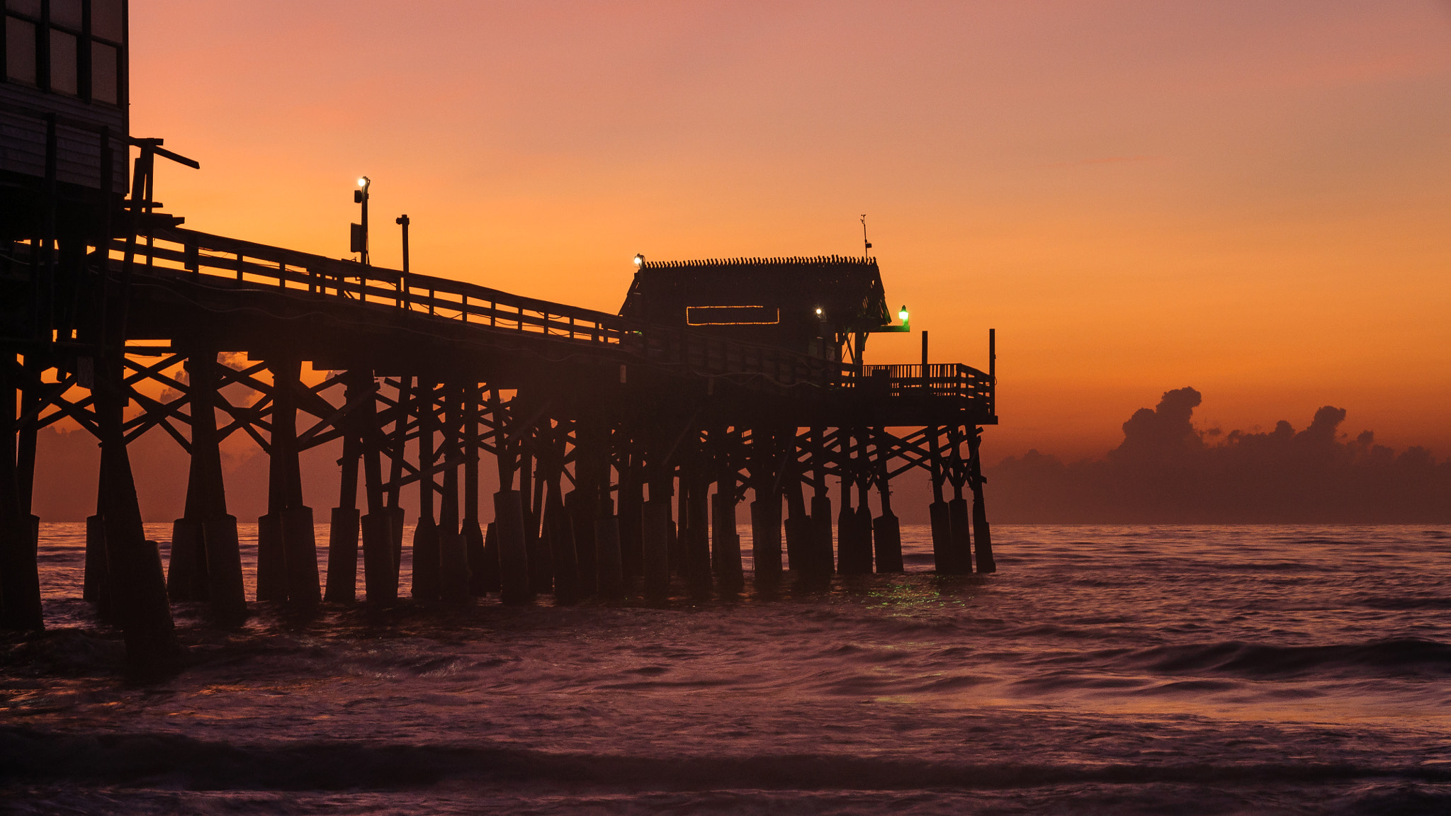 Nikon D5000 sample photo. Sunrise breaks over cocoa beach pier photography