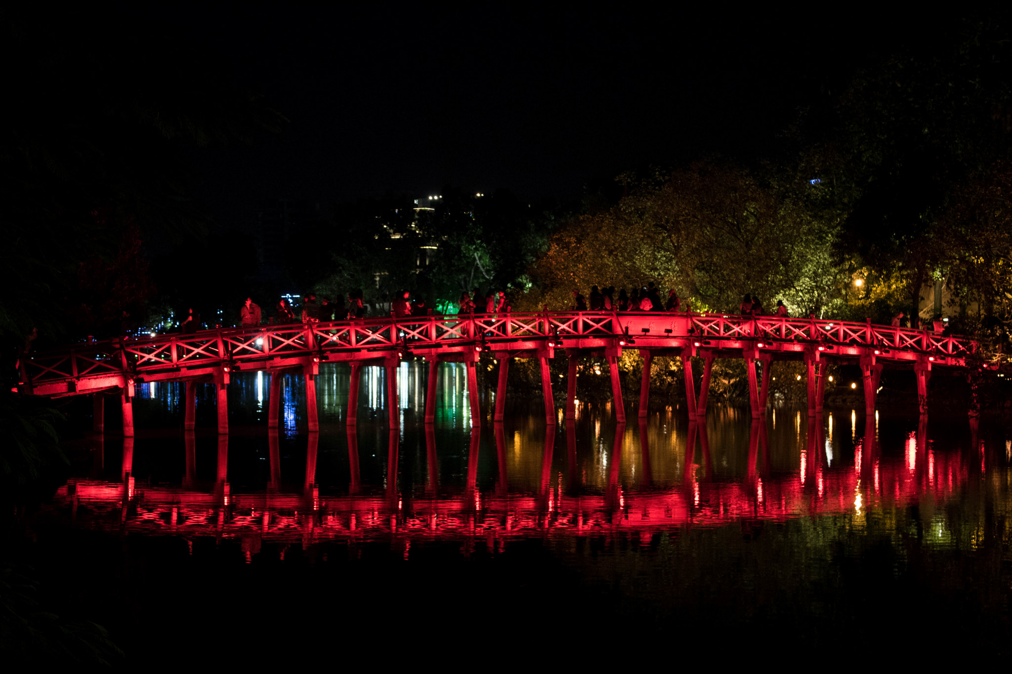 Canon EOS 760D (EOS Rebel T6s / EOS 8000D) sample photo. Dragon bridge photography