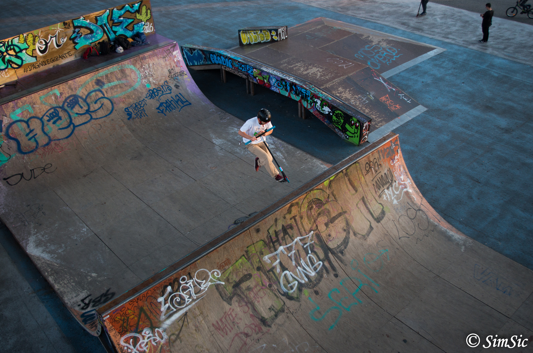 smc PENTAX-DA L 18-55mm F3.5-5.6 sample photo. Halfpipe.jpg photography