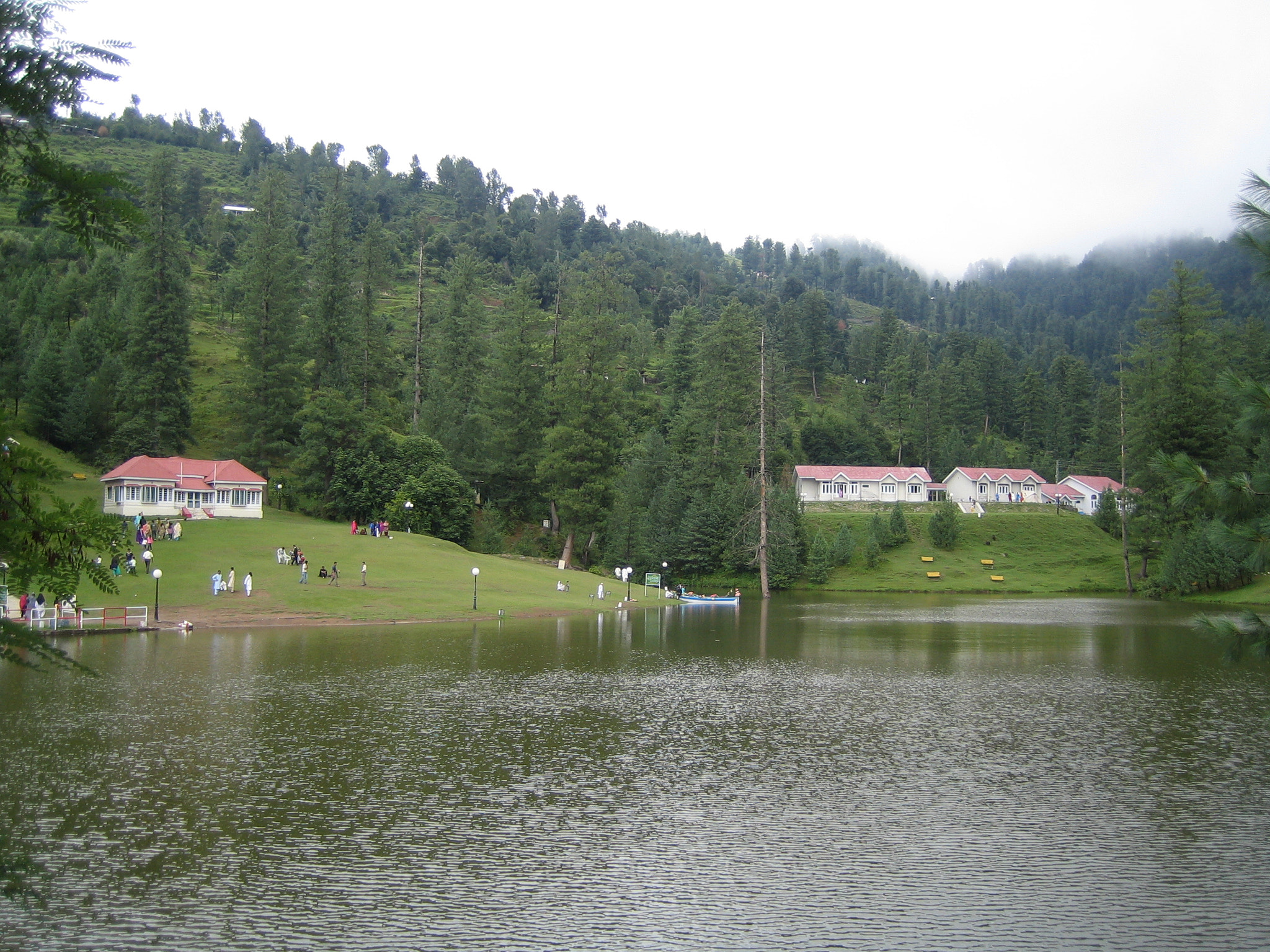 Canon DIGITAL IXUS 40 sample photo. Beautiful view of banjosa lake photography