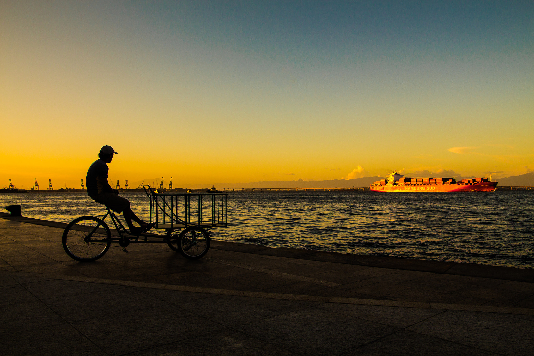Canon EOS 650D (EOS Rebel T4i / EOS Kiss X6i) sample photo. Sunset at pier mauá, rio de janeiro photography