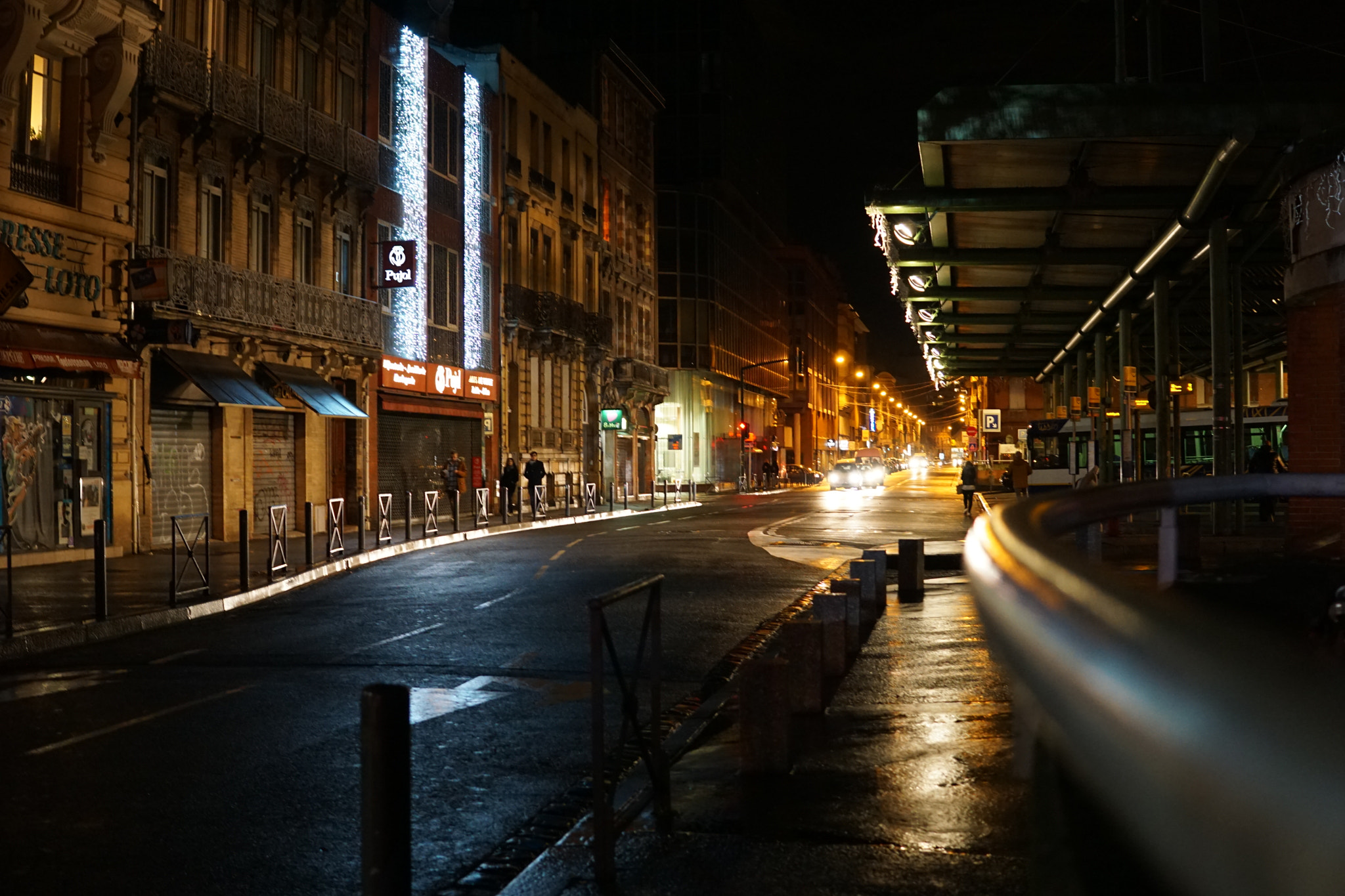 Sony a6000 + Sigma 30mm F1.4 DC DN | C sample photo. Beautiful street in toulouse at night photography