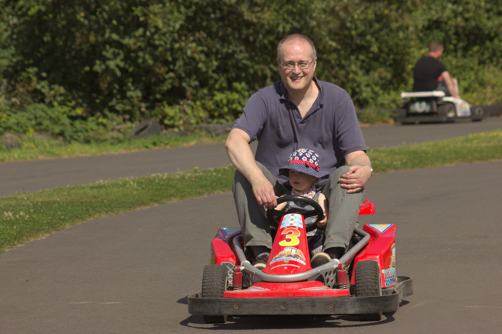 Canon EOS 550D (EOS Rebel T2i / EOS Kiss X4) sample photo. Man and girl driving go-kart photography