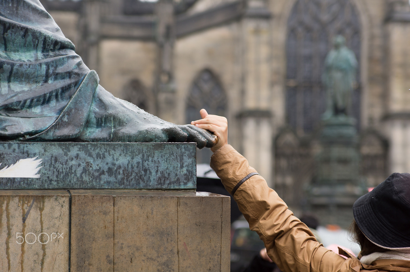 Sony Alpha DSLR-A580 + Tamron SP 24-70mm F2.8 Di VC USD sample photo. Touch the toe edinburgh photography