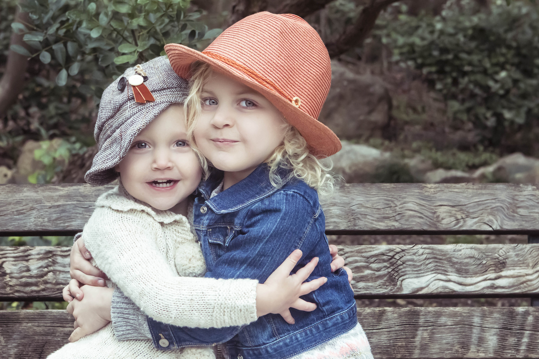 Canon EOS 70D + Canon EF 24-70mm F2.8L USM sample photo. A sister's embrace photography