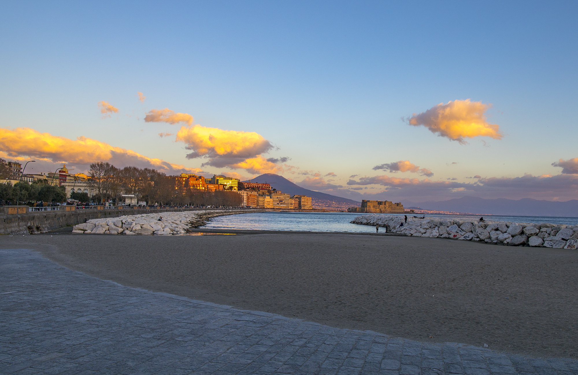 Canon EOS 5D Mark IV + Canon EF 24mm F1.4L II USM sample photo. Napoli le ultime foto del 2016 photography