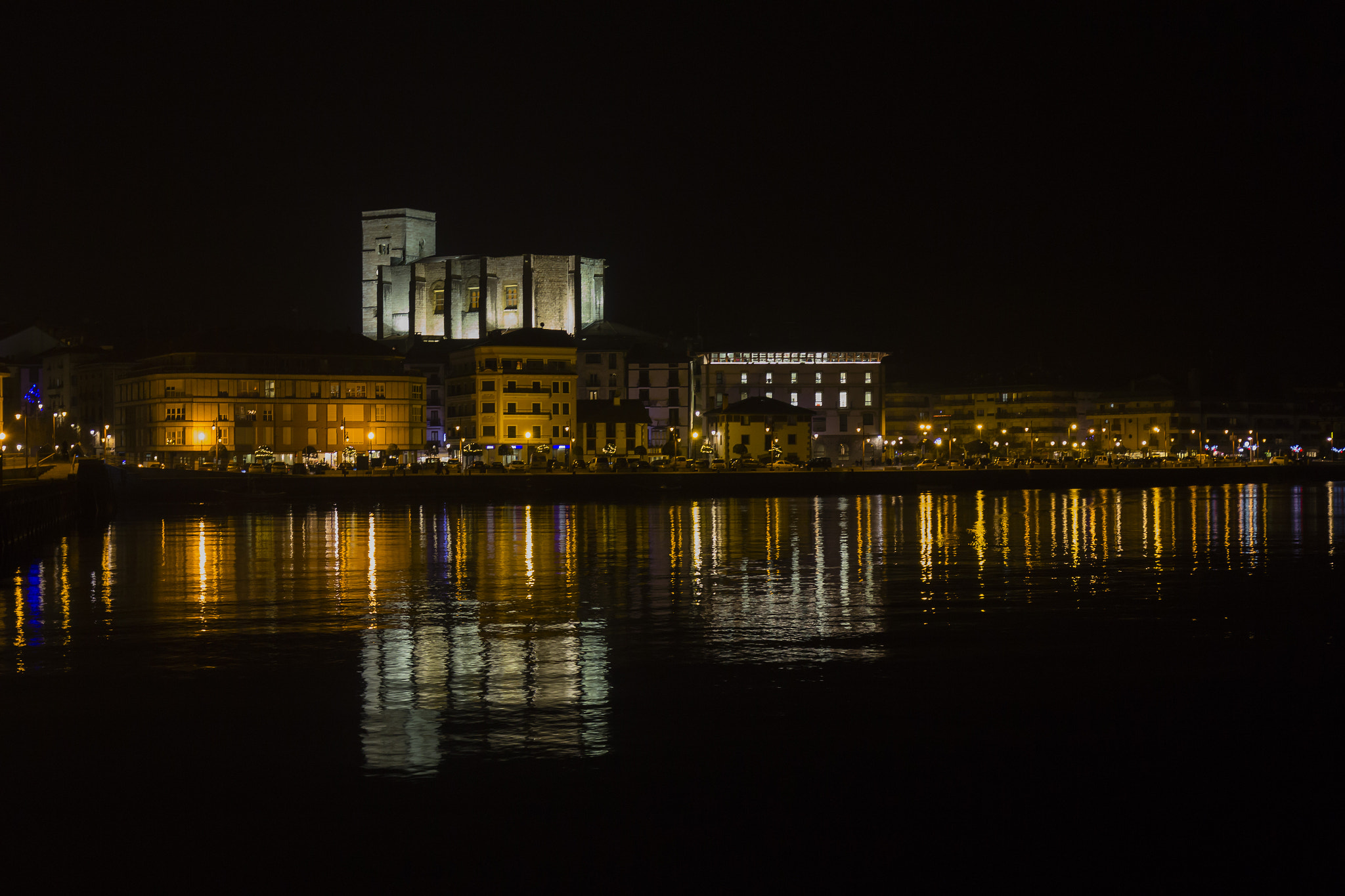 Canon EF 16-35mm F4L IS USM sample photo. Zumaia nuit photography
