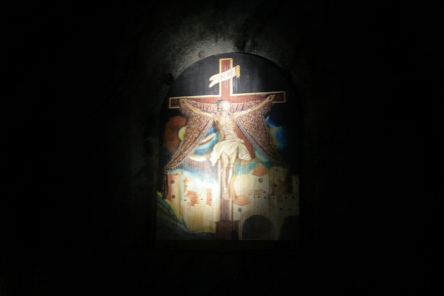 Canon EOS 400D (EOS Digital Rebel XTi / EOS Kiss Digital X) sample photo. Underground chapel photography