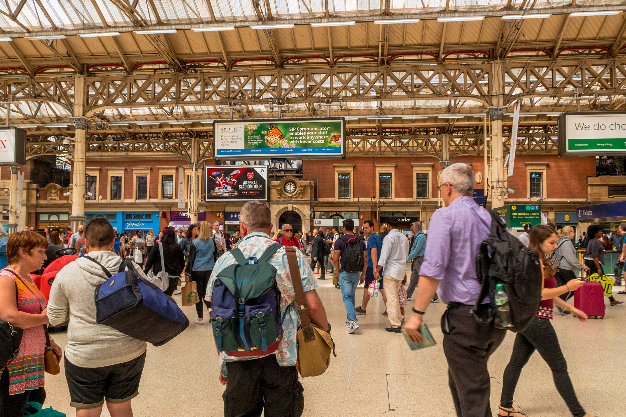 Canon EOS 70D + Tamron AF 18-200mm F3.5-6.3 XR Di II LD Aspherical (IF) Macro sample photo. London victoria station photography