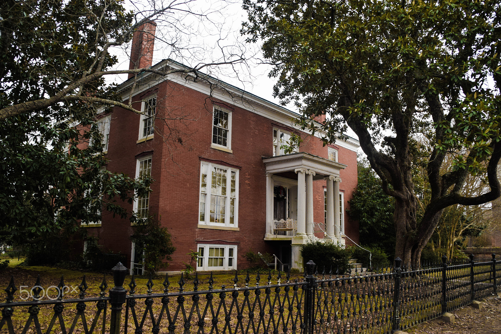 Nikon D5300 + Tamron AF 18-200mm F3.5-6.3 XR Di II LD Aspherical (IF) Macro sample photo. Creepy house photography