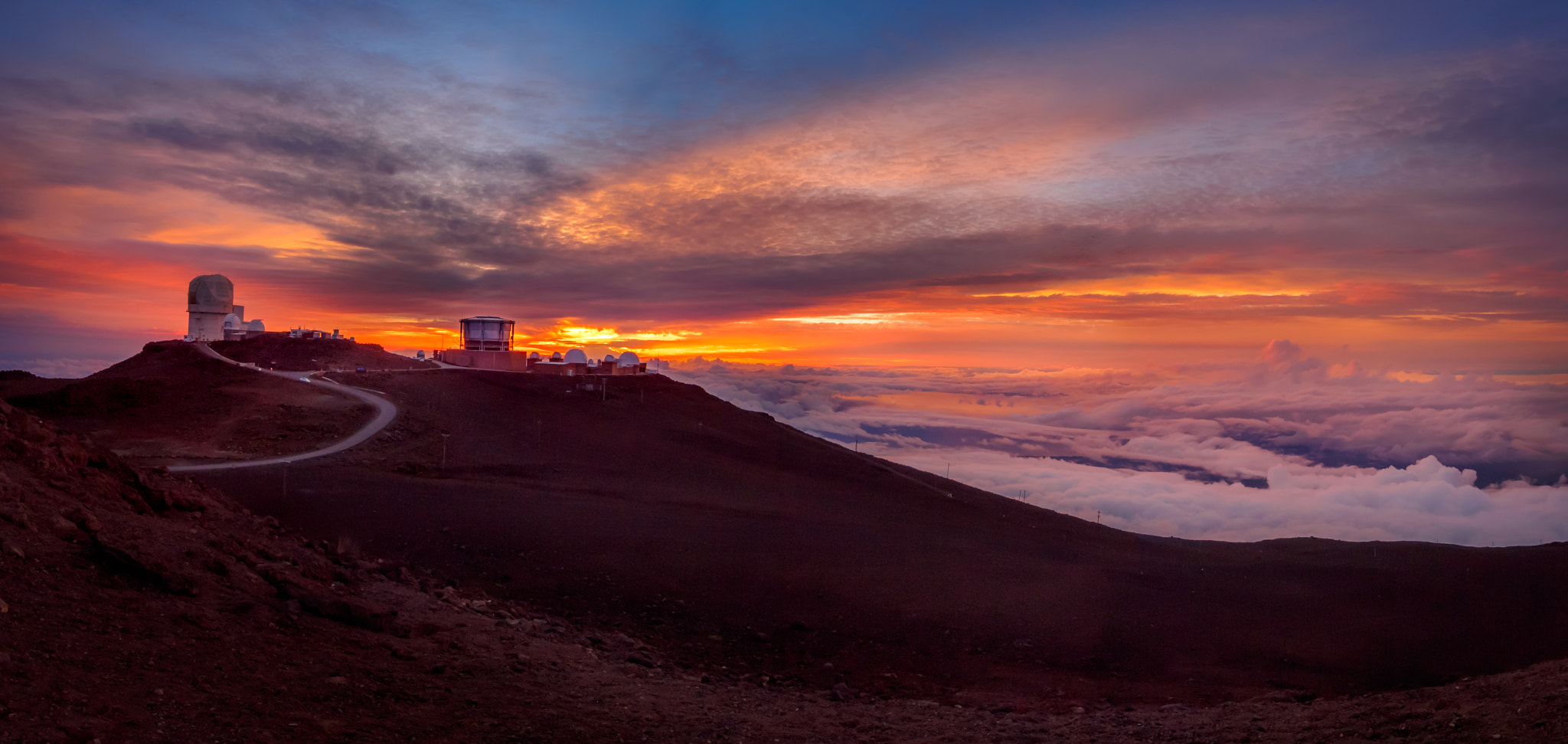 Olympus OM-D E-M5 + OLYMPUS M.9-18mm F4.0-5.6 sample photo. Between the clouds photography