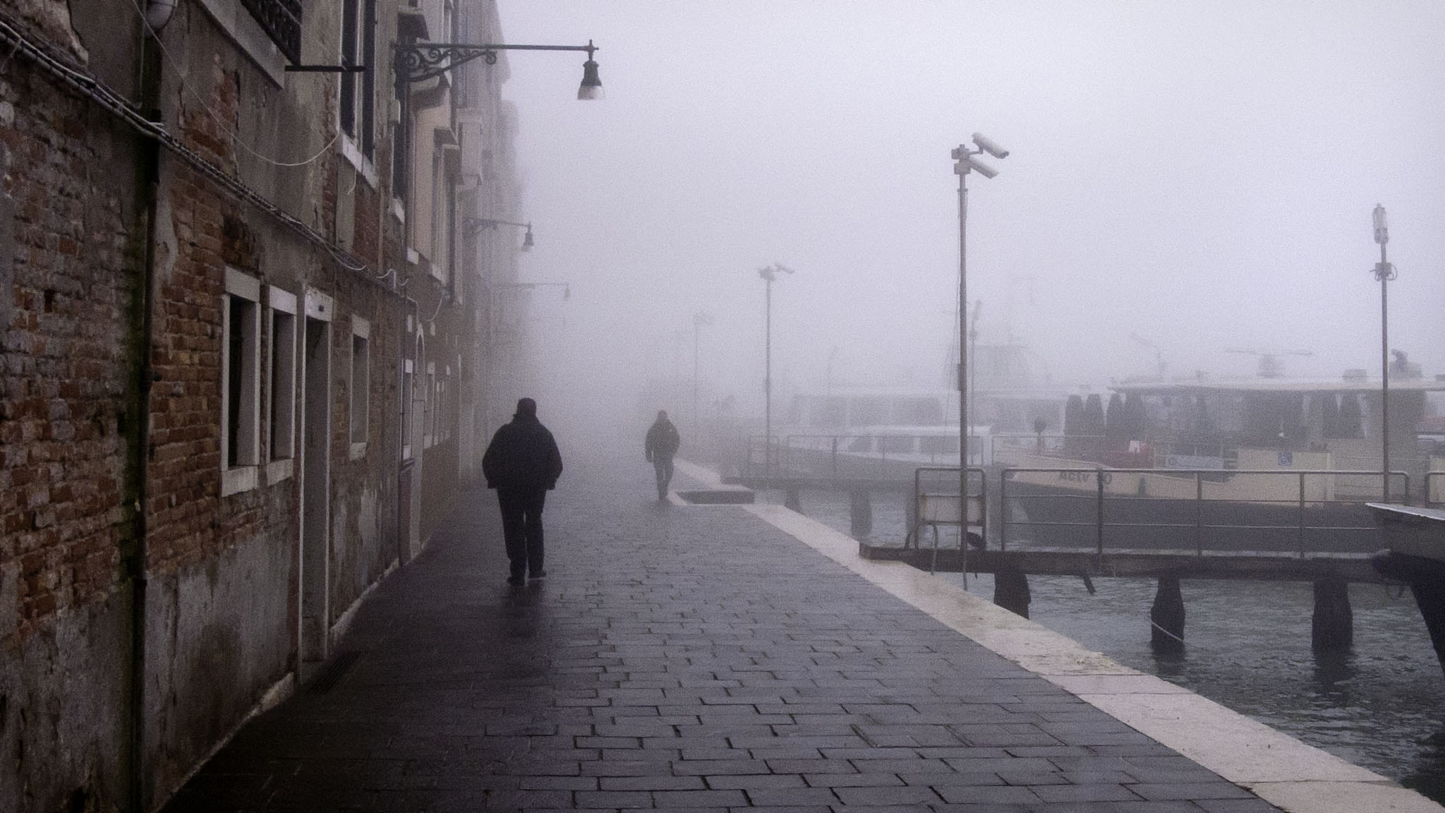 Leica DIGILUX 2 sample photo. Fog photography