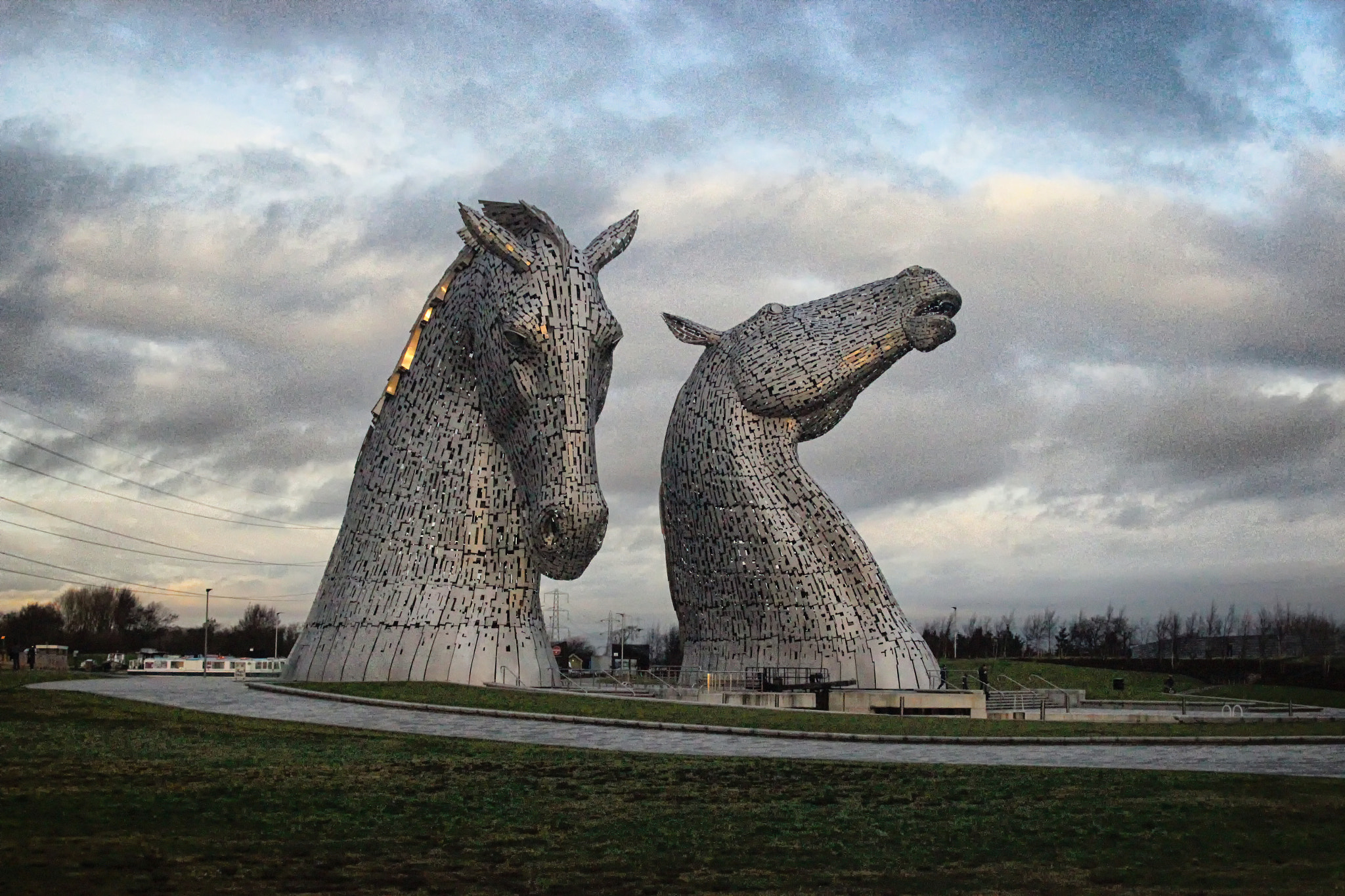 Canon EOS 600D (Rebel EOS T3i / EOS Kiss X5) + Tamron AF 28-200mm F3.8-5.6 XR Di Aspherical (IF) Macro sample photo. Kelpies at rest photography