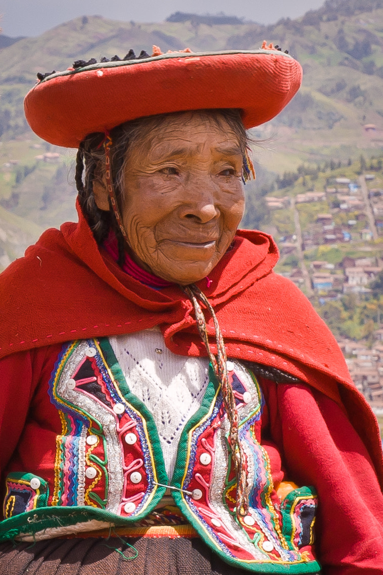 Sony Alpha DSLR-A300 sample photo. Peruvian woman photography