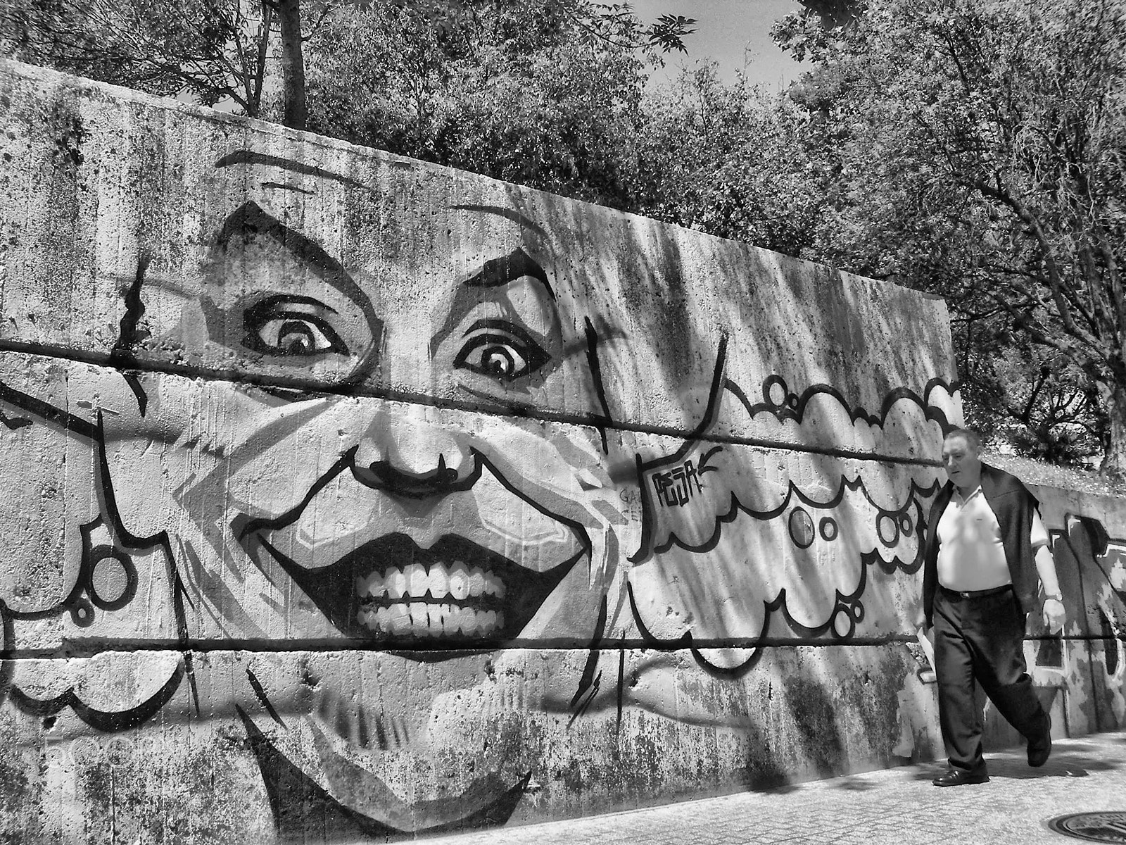 Nikon COOLPIX S4 sample photo. Graffiti photography