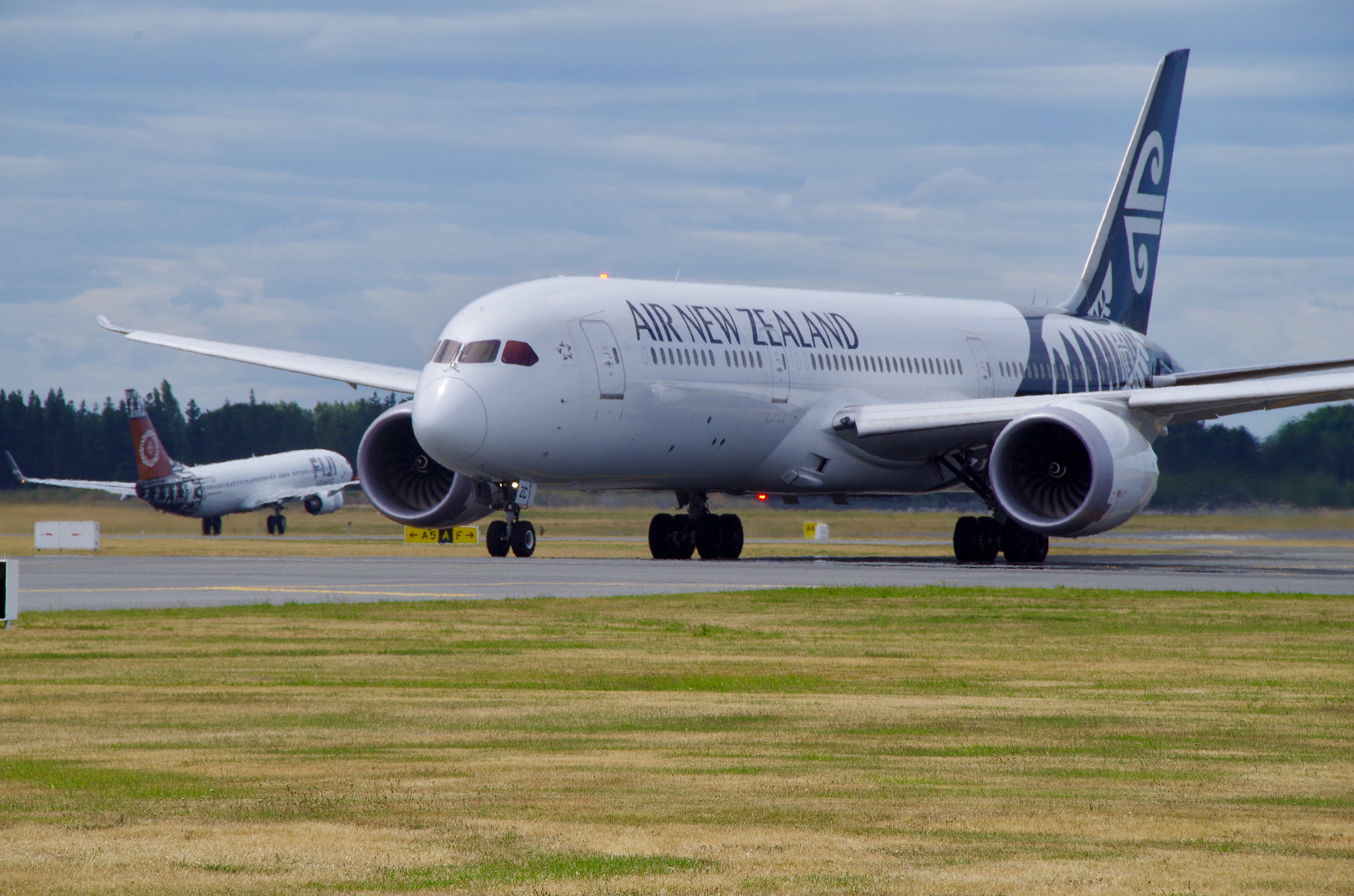 Sigma 18-250mm F3.5-6.3 DC Macro OS HSM sample photo. Aircraft big and bigger photography