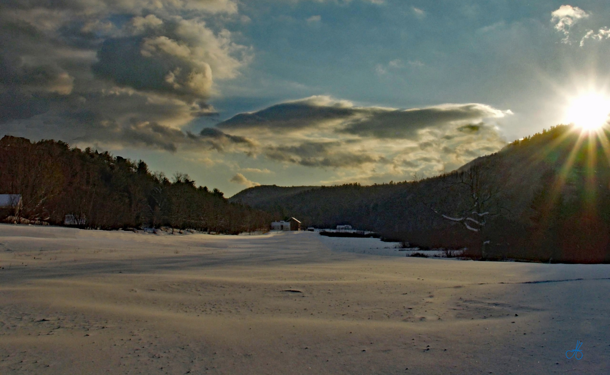 Olympus E-20,E-20N,E-20P sample photo. Wintry valley sunset photography