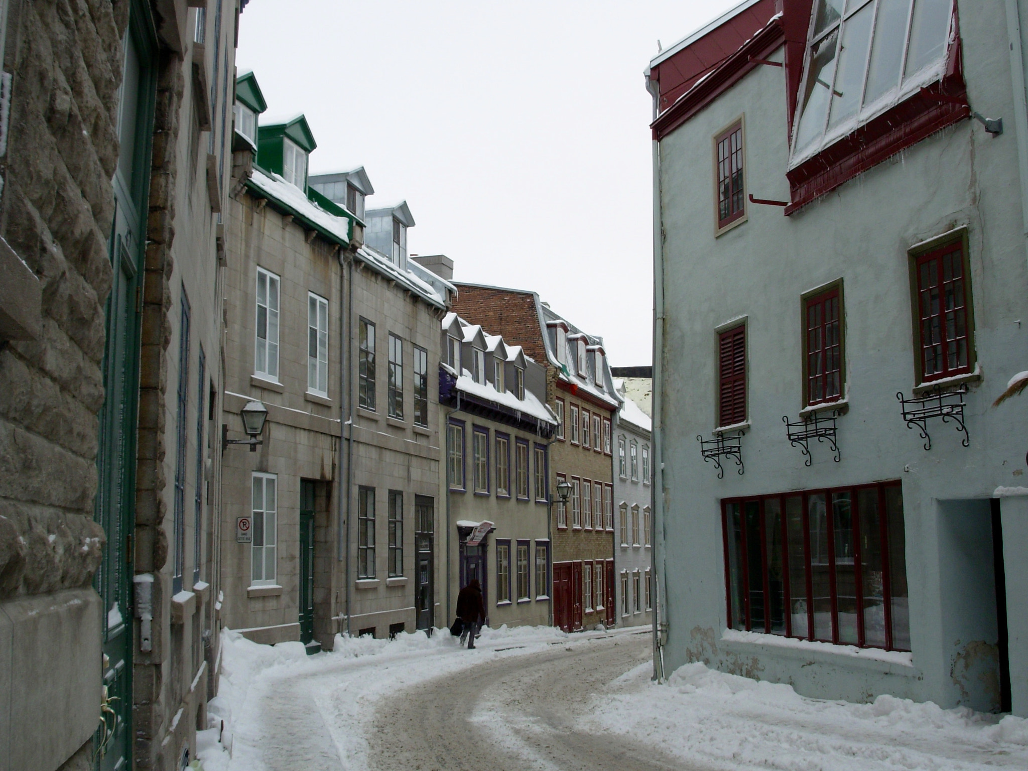 Nikon COOLPIX L1 sample photo. Old quebec city street photography