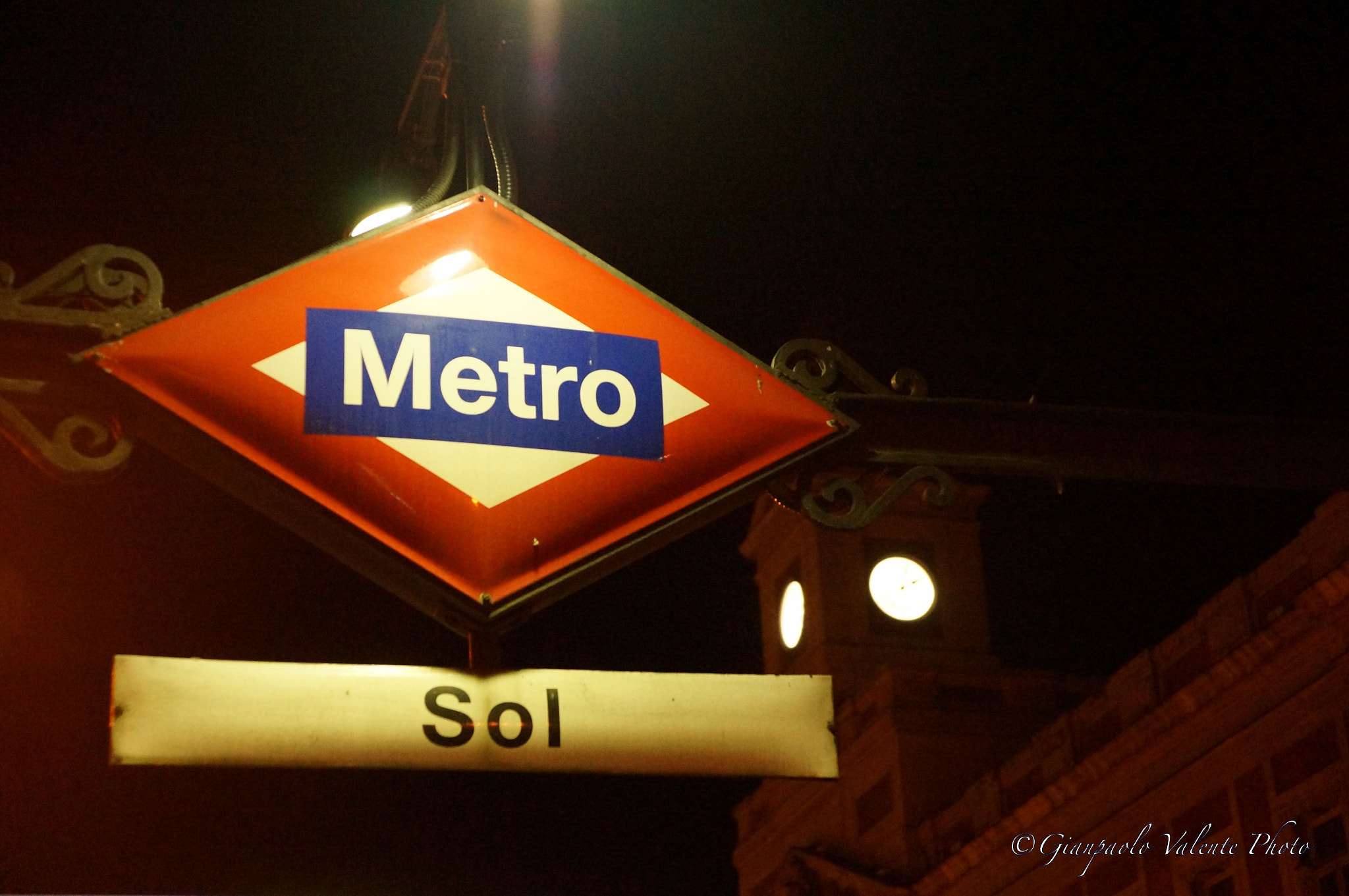 Sony SLT-A57 sample photo. Metro sol de noche photography