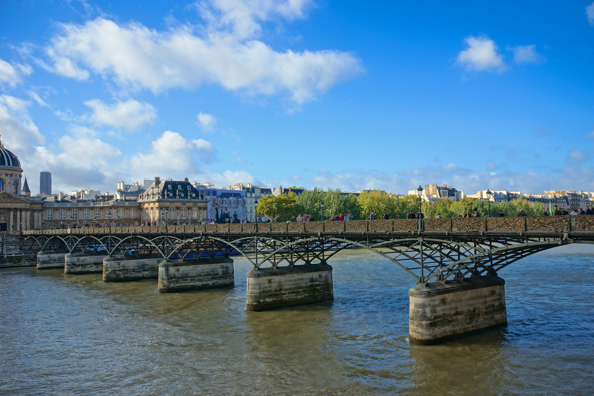 Sony Alpha NEX-7 + Sony Vario-Tessar T* E 16-70mm F4 ZA OSS sample photo. Lovers bridge paris photography