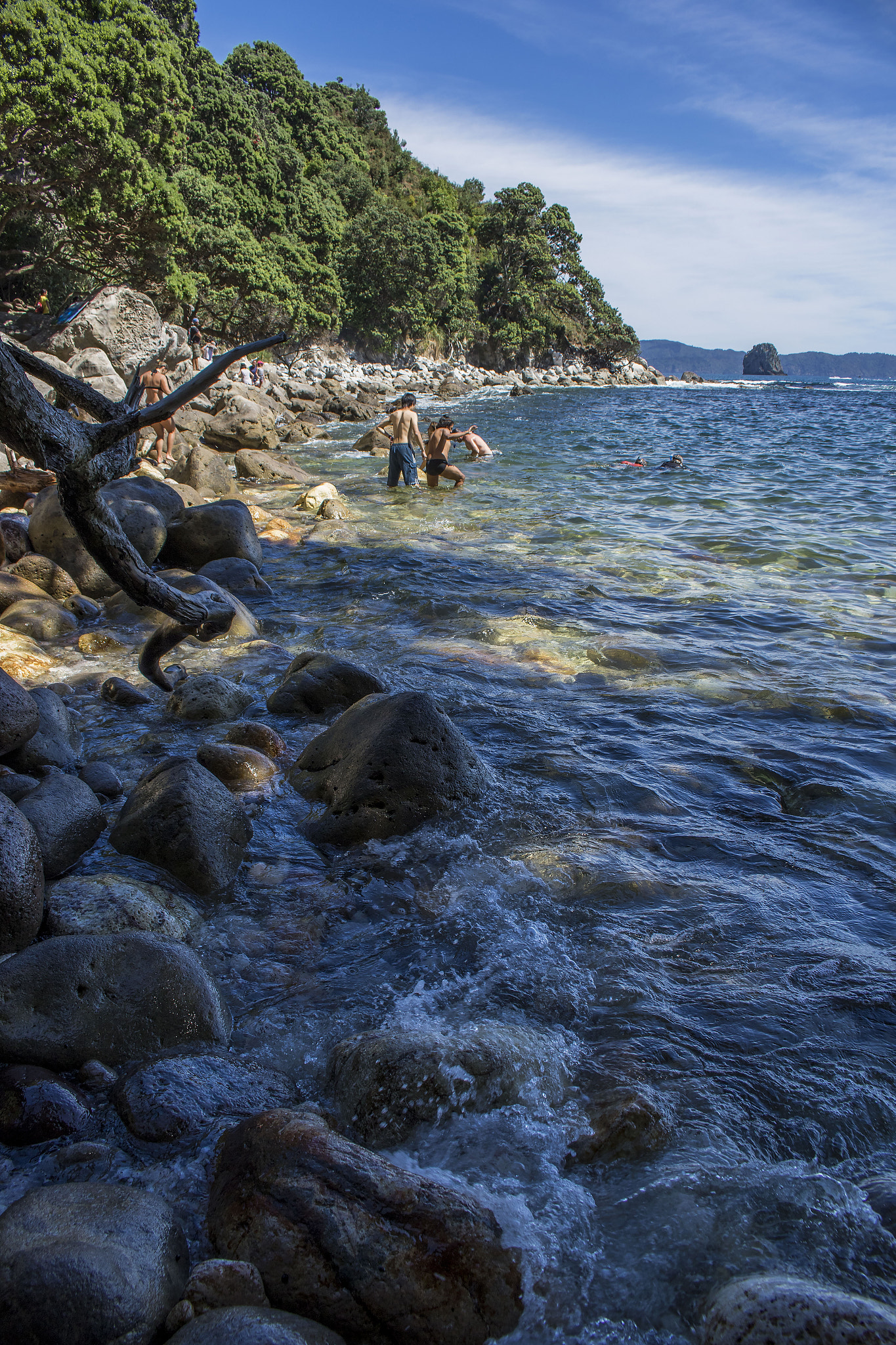 Canon EOS 7D Mark II + Canon EF-S 18-55mm F3.5-5.6 IS STM sample photo. Rocky swim photography
