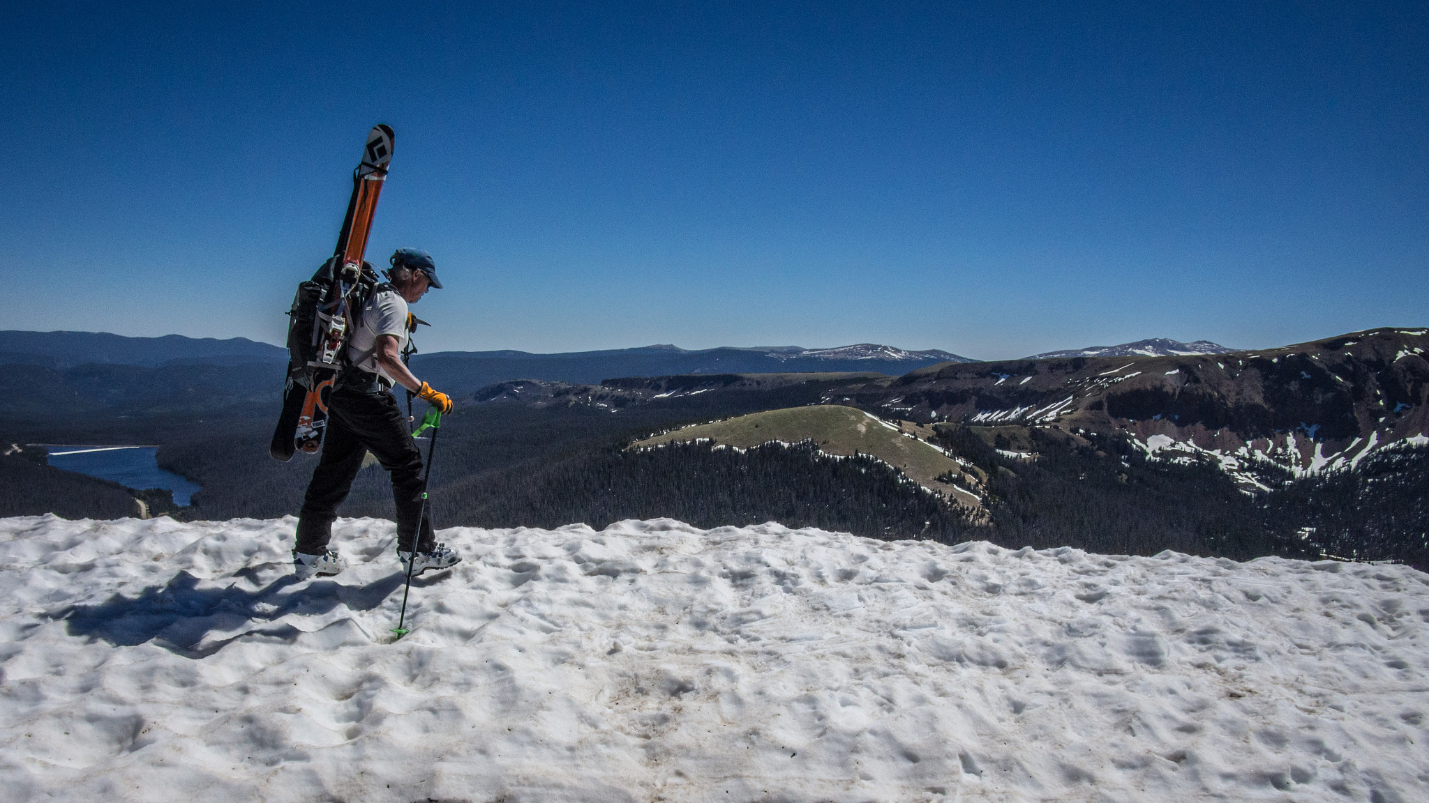Olympus OM-D E-M5 + Panasonic Lumix G 14mm F2.5 ASPH sample photo. Rodney traversing to south diamond peak photography