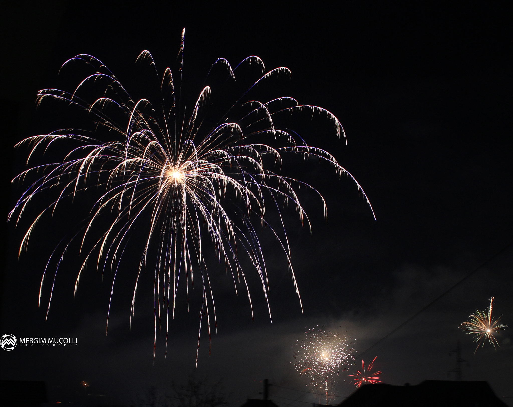 Canon EOS 600D (Rebel EOS T3i / EOS Kiss X5) + Canon EF-S 18-55mm F3.5-5.6 IS STM sample photo. Fireworks photography