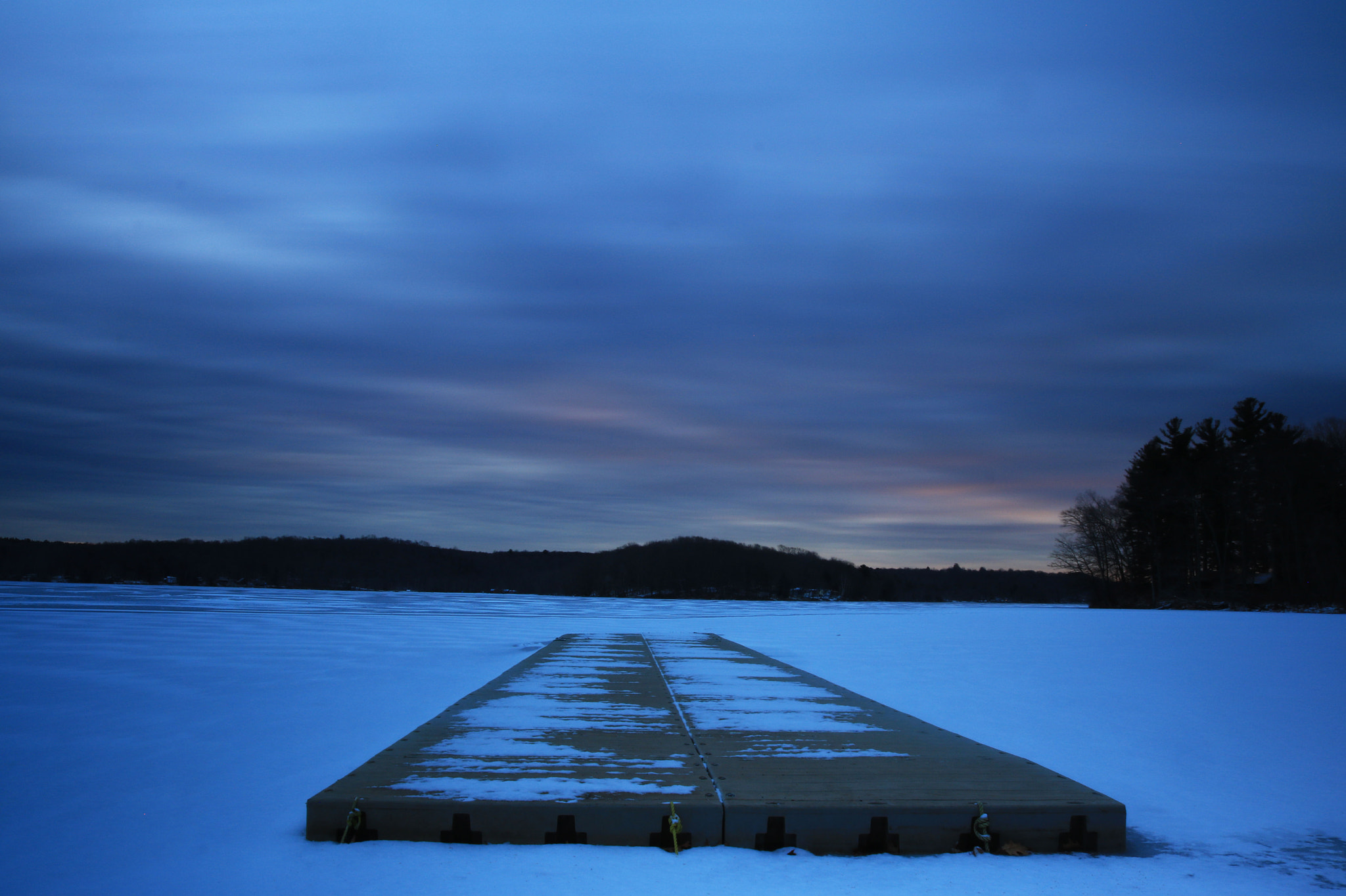 Canon EOS 750D (EOS Rebel T6i / EOS Kiss X8i) sample photo. The frozen lake photography