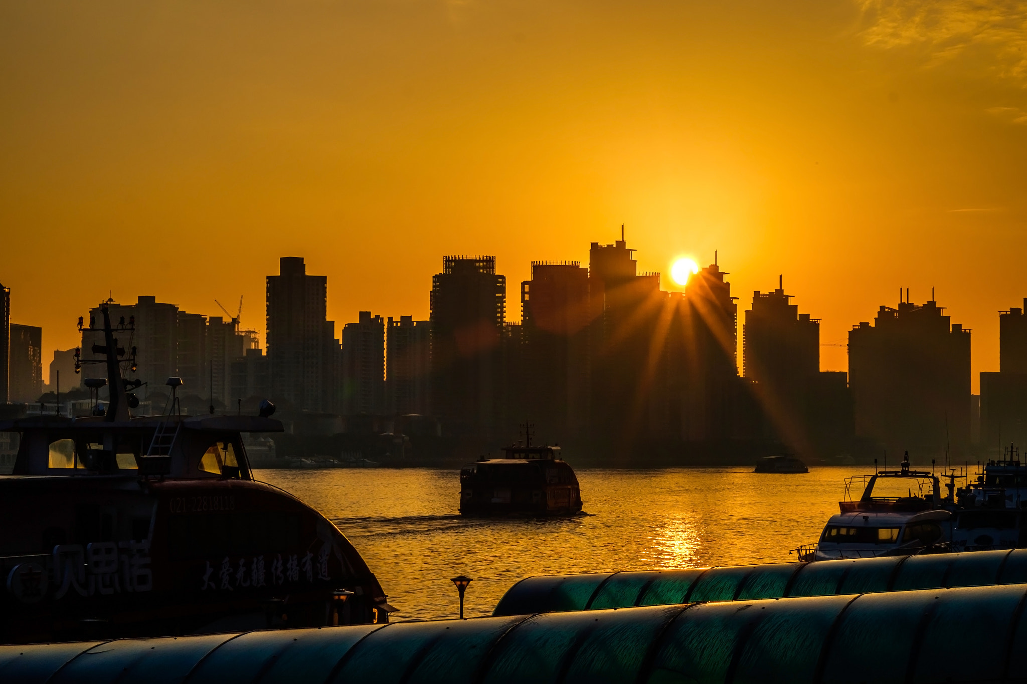 Fujifilm X-T1 + Fujifilm XF 56mm F1.2 R APD sample photo. Sunrise on new year's day photography