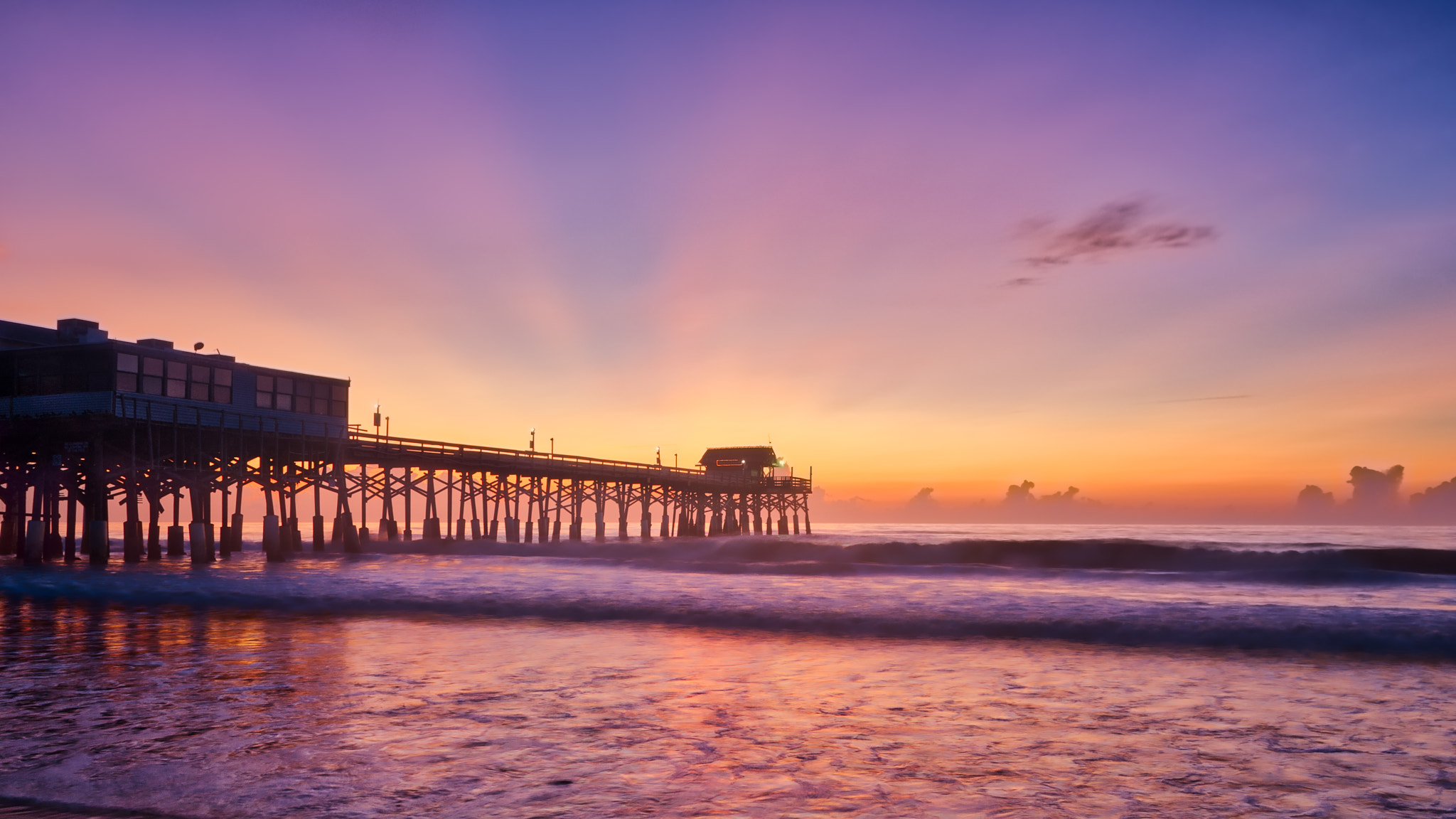 Nikon D5000 sample photo. Sunrise in purple and blue over atlantic ocean at cocoa beach pier photography