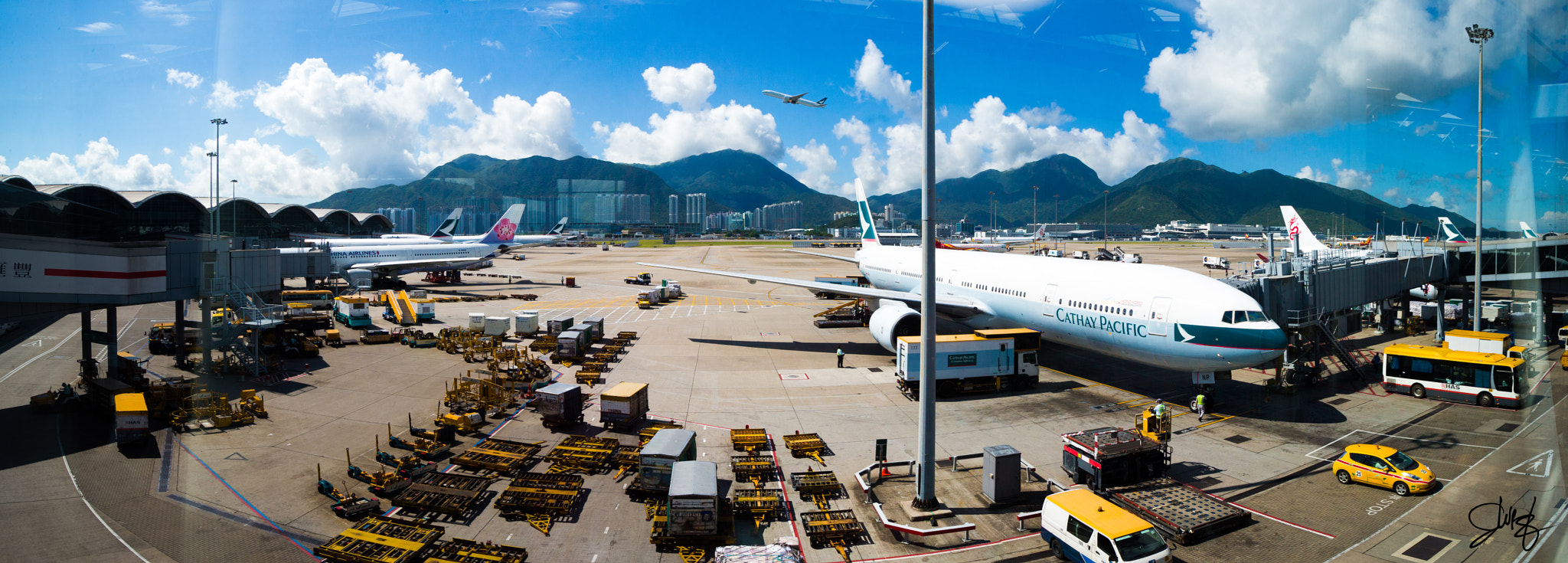Canon EF 20-35mm f/2.8L sample photo. Hong kong international airport photography