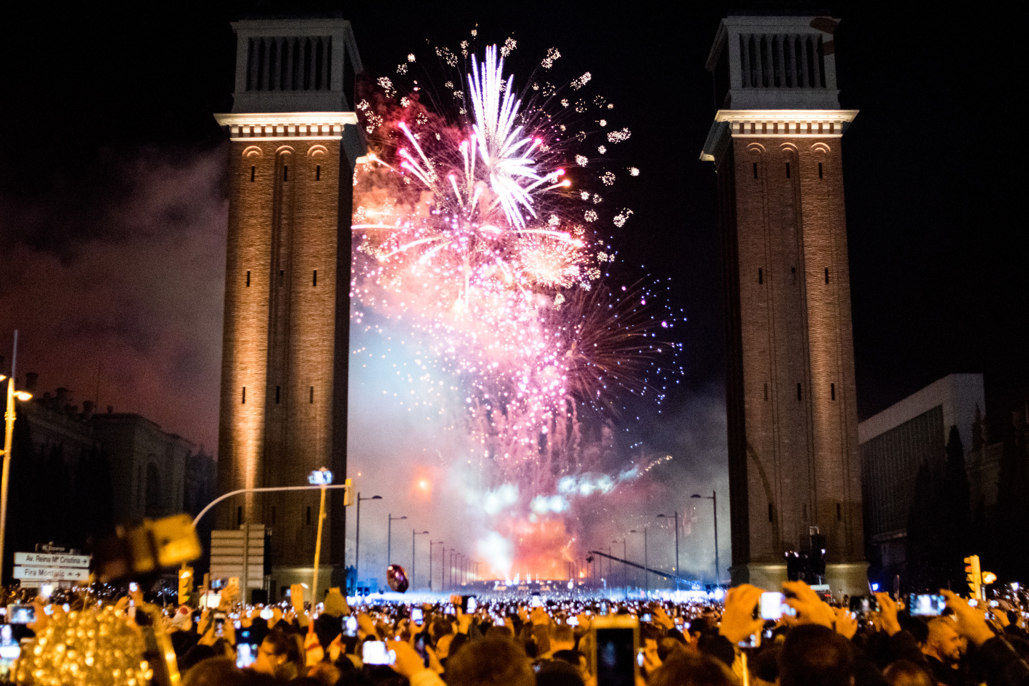 Nikon D3300 + AF Nikkor 28mm f/2.8 sample photo. New year, barcelona photography