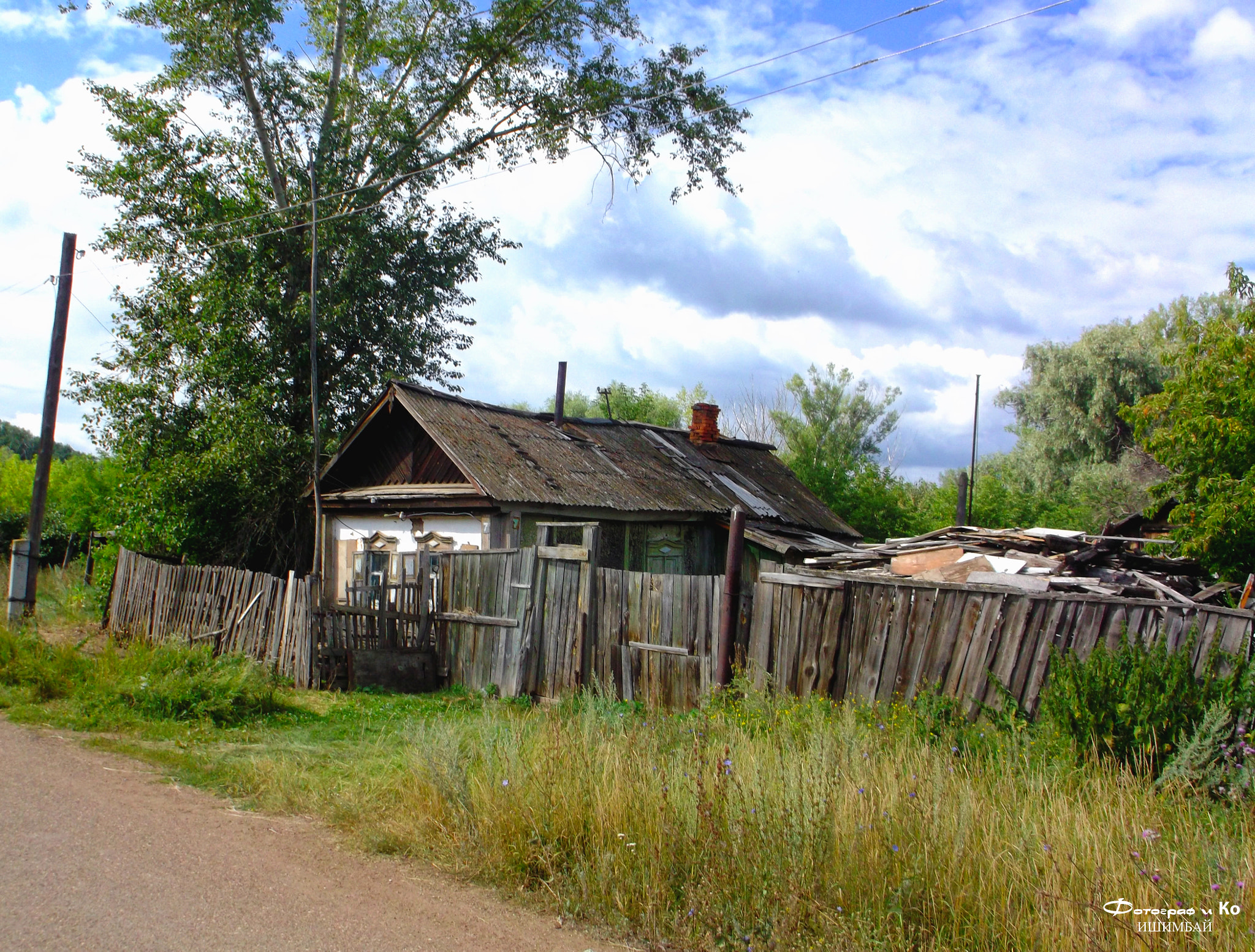 Fujifilm FinePix AX650 sample photo. Old house photography