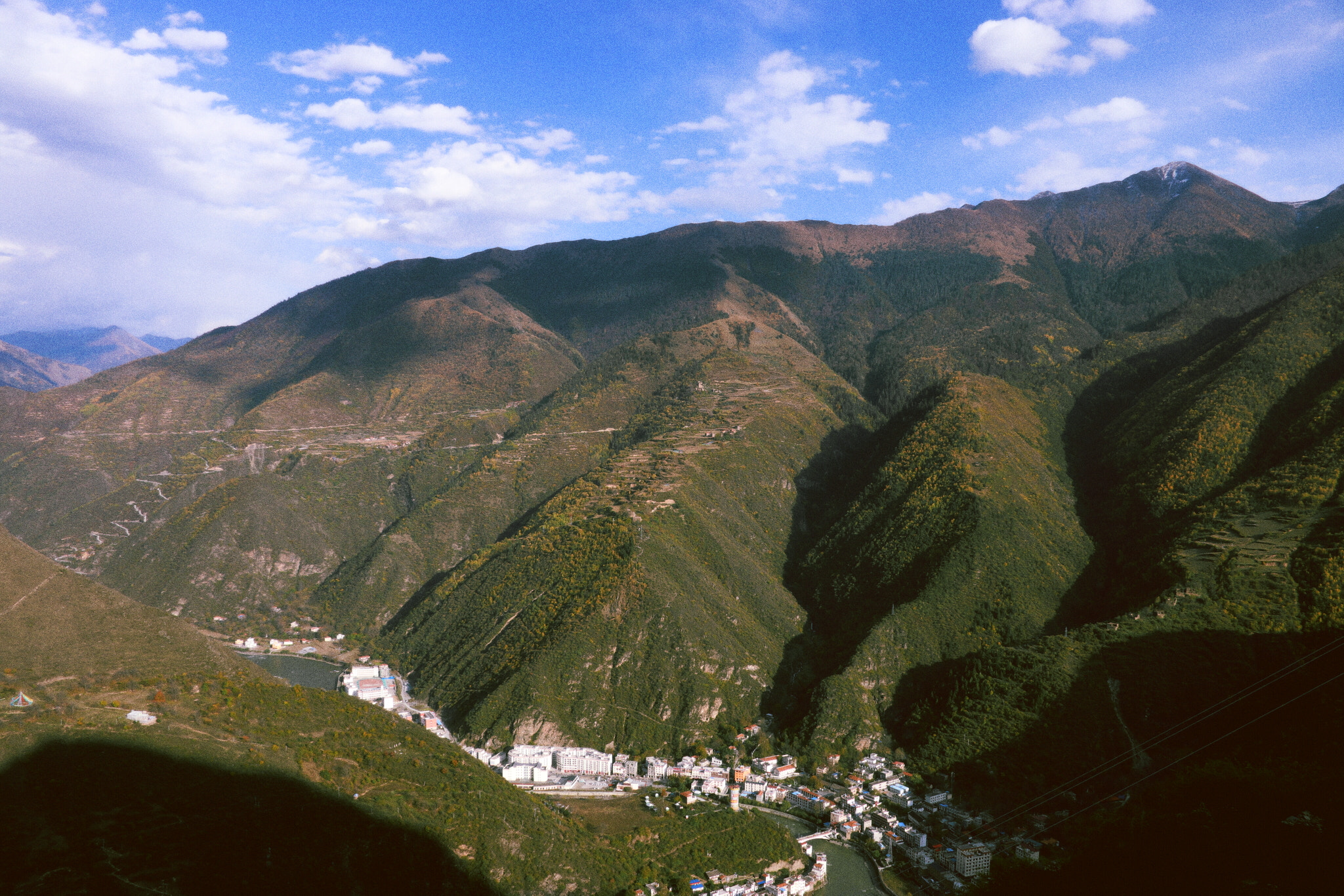 Canon EF-S 17-85mm F4-5.6 IS USM sample photo. 象形山 photography